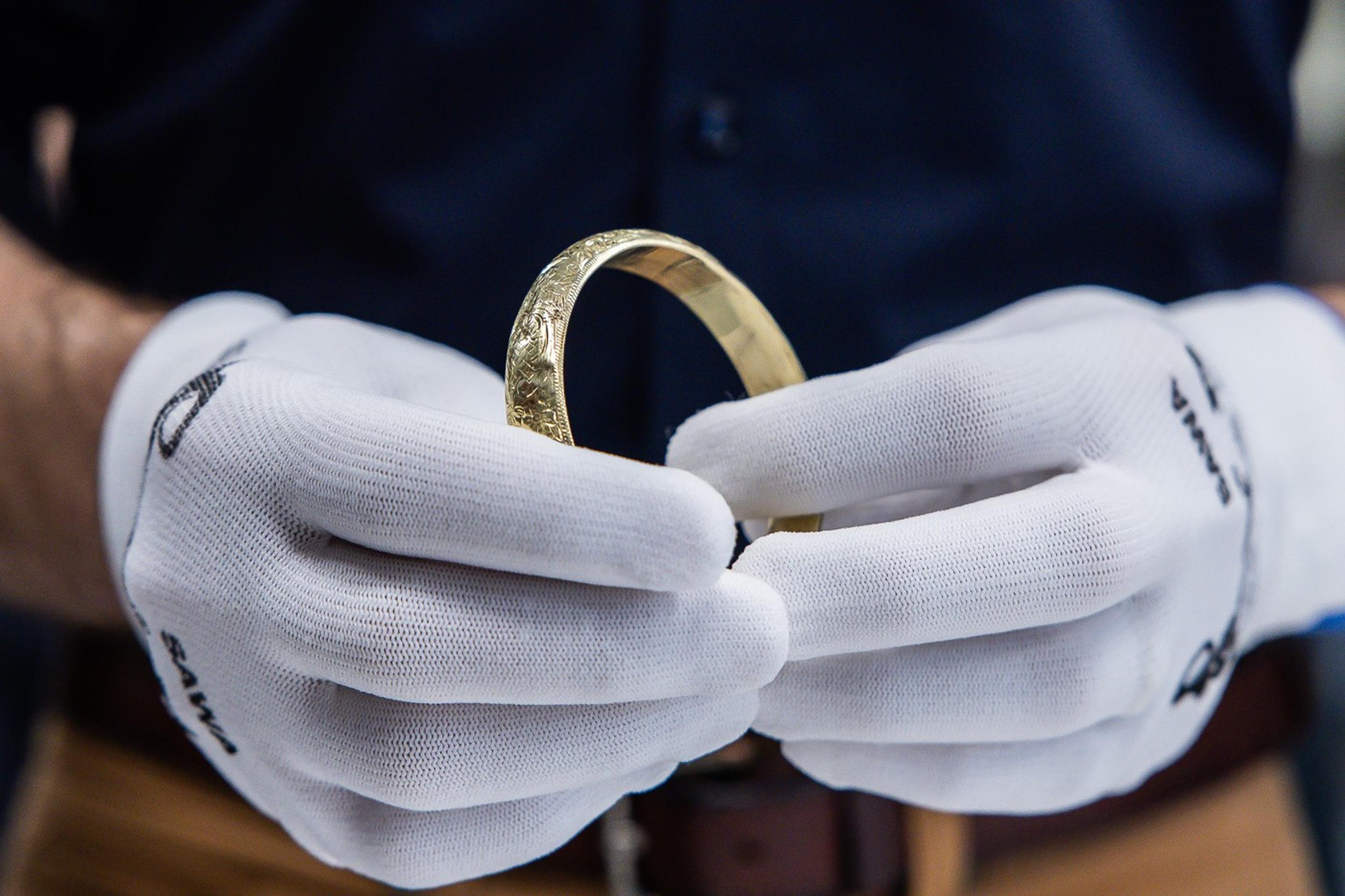 Súčasťou pokladu boli mince aj šperky.