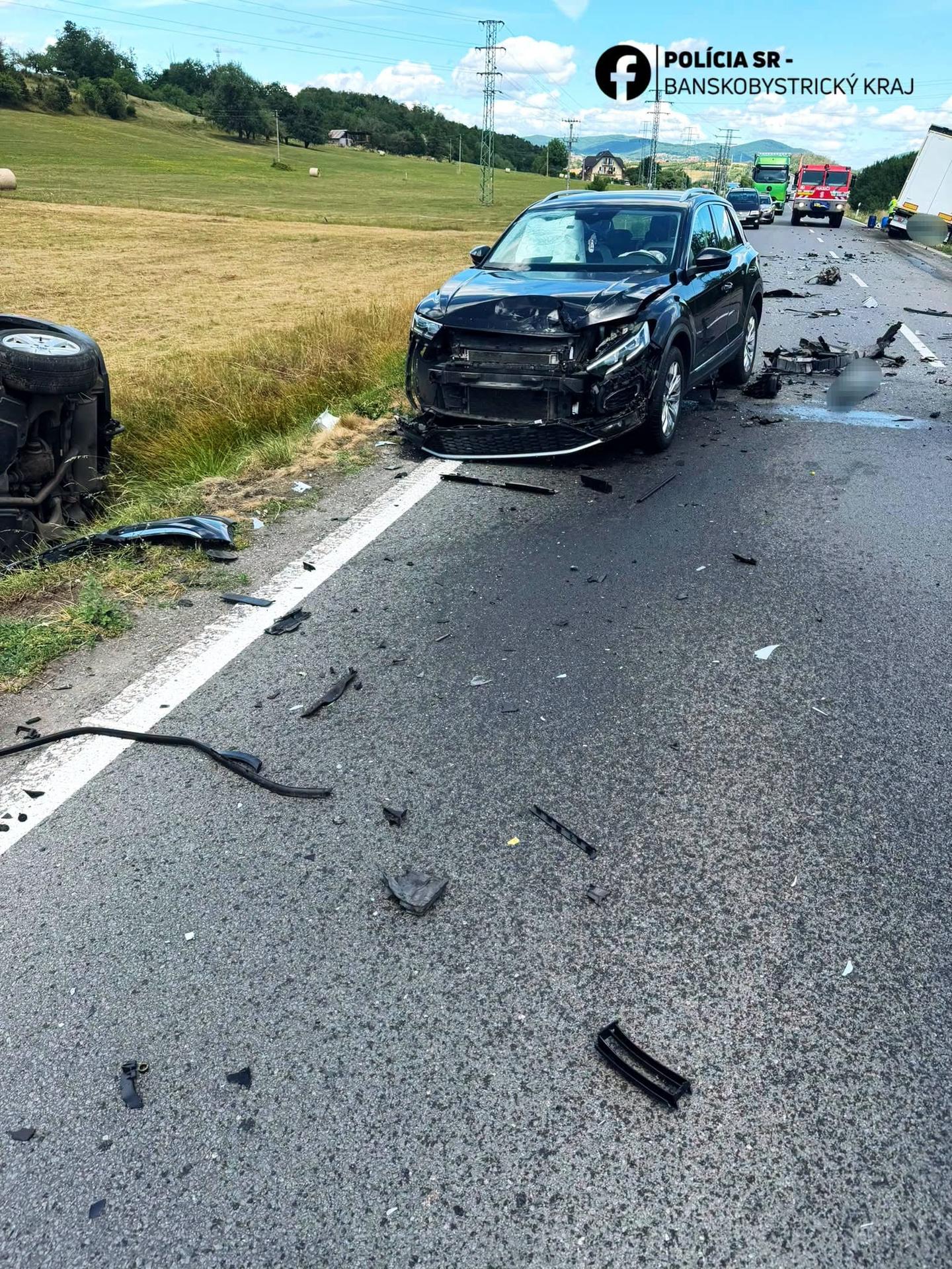 BMW v protismere narazilo do kamióna (3)