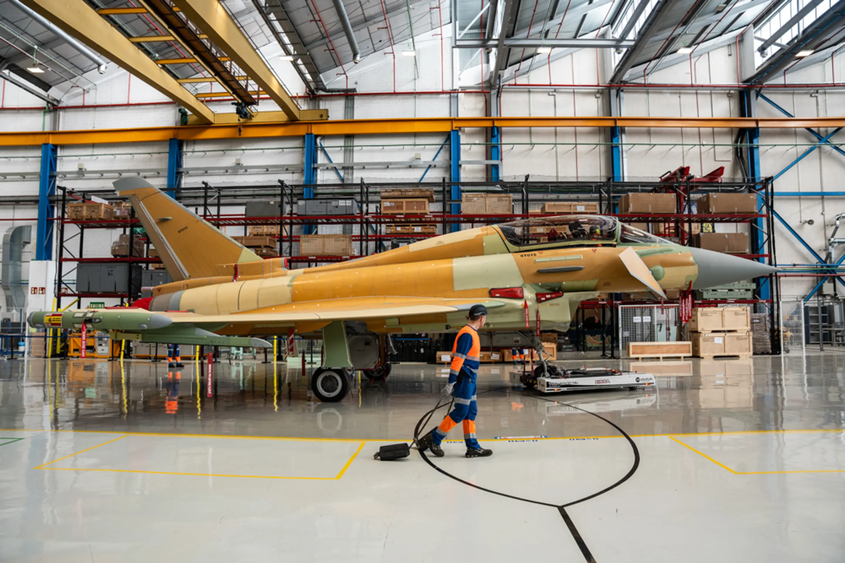 Prvé lietadlo Eurofighter vyrobené v rámci španielskeho programu Halcon I opustilo továreň v Getafe.