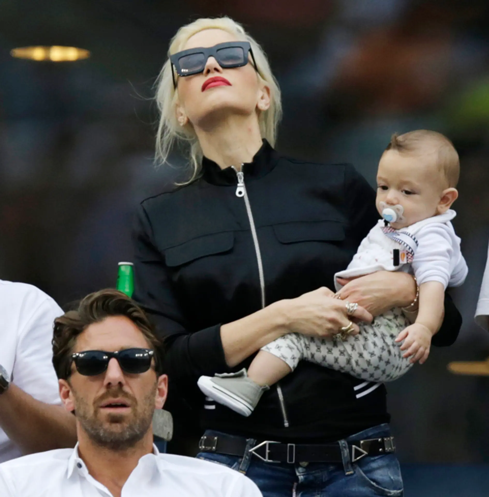 Gwen Stefani na snímke z 6. septembra 2014 so šesťmesačným synom Apollom.