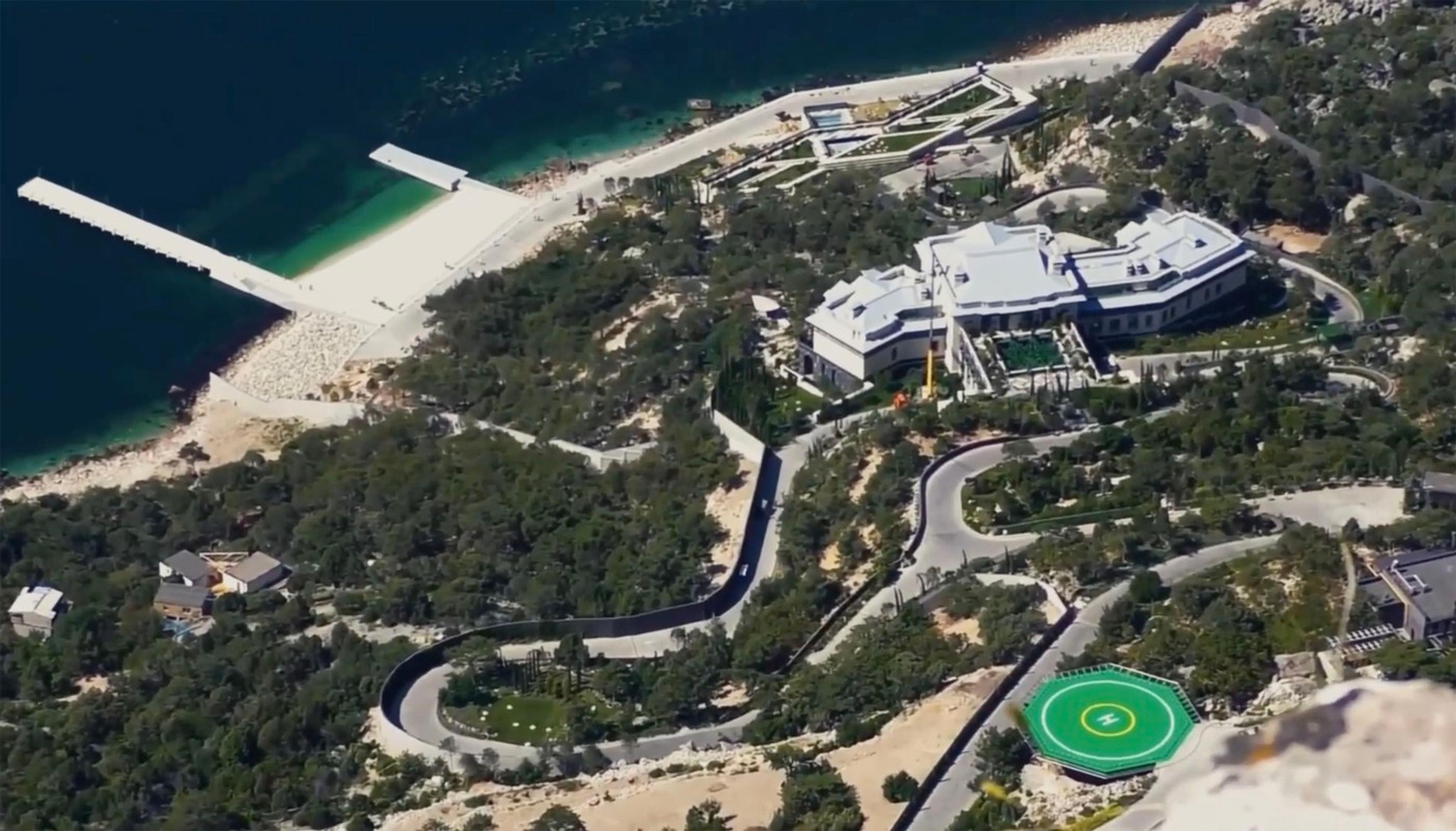 Putinov palác na brehu Čierneho mora.