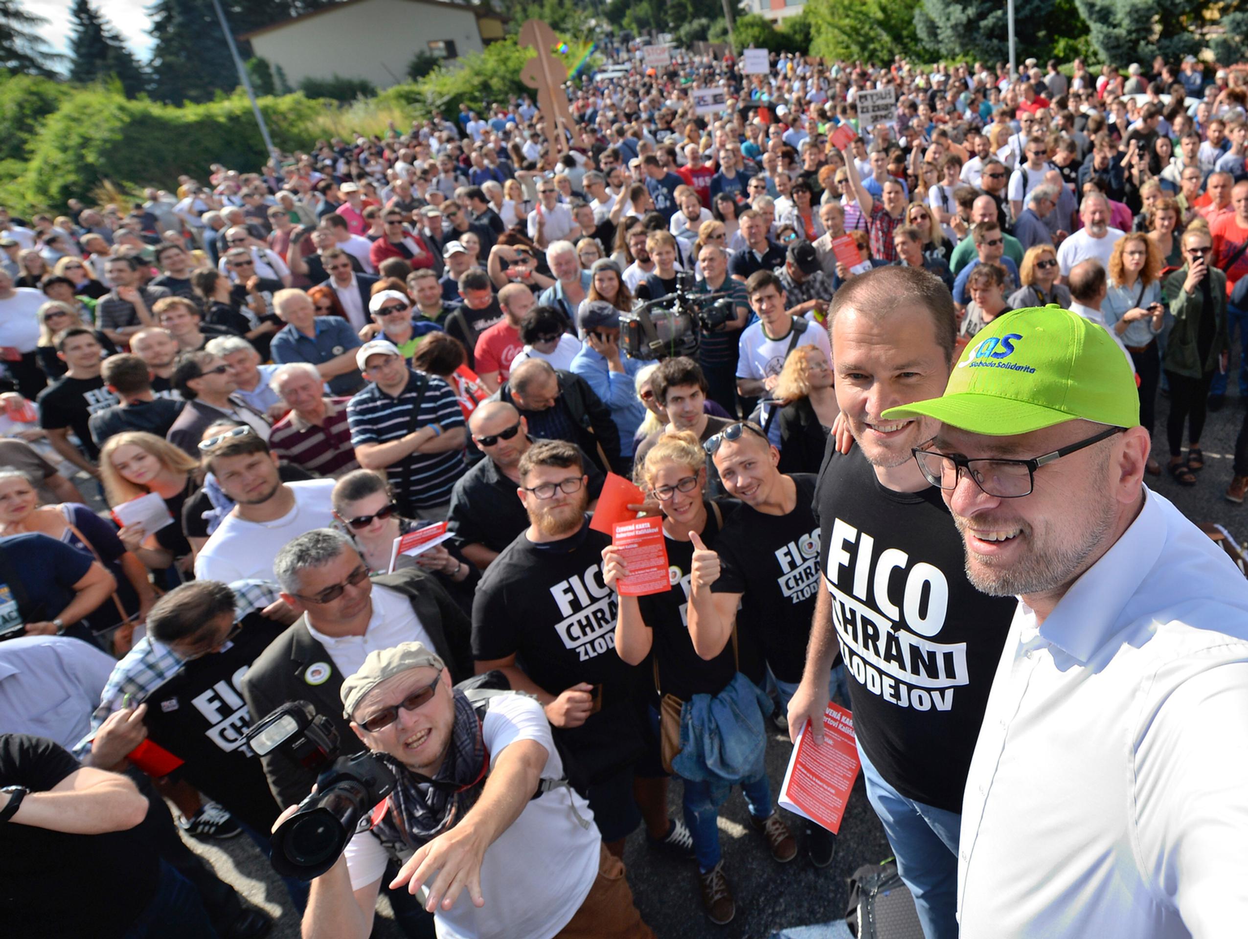 Protest pred Bonaparte.