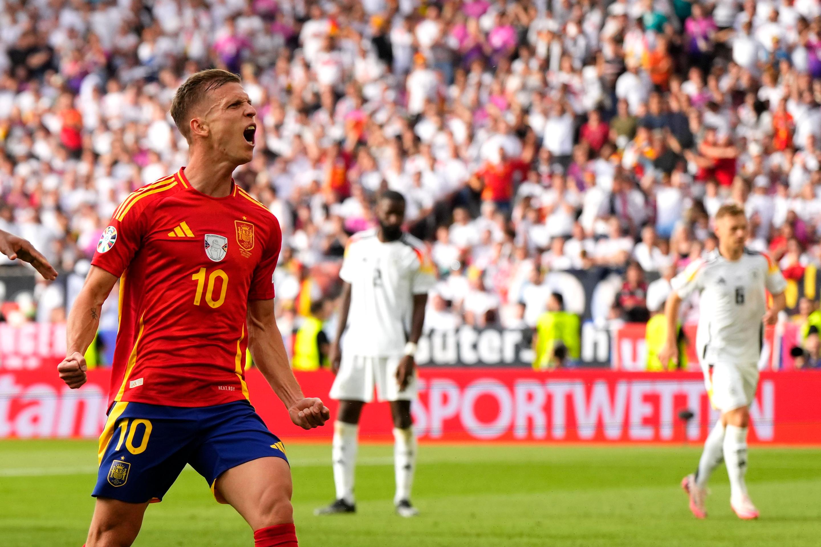Dani Olmo sa raduje po góle do siete Nemecka.