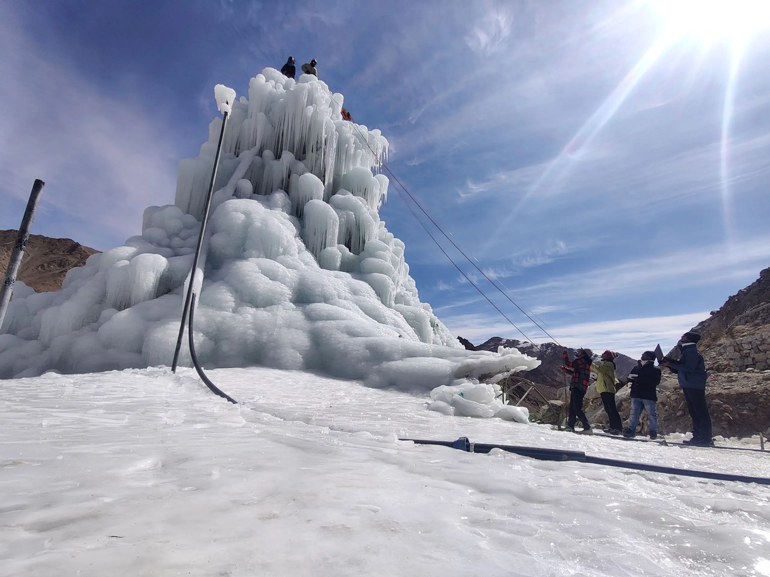 Ľadová stupa v púšti ladak.