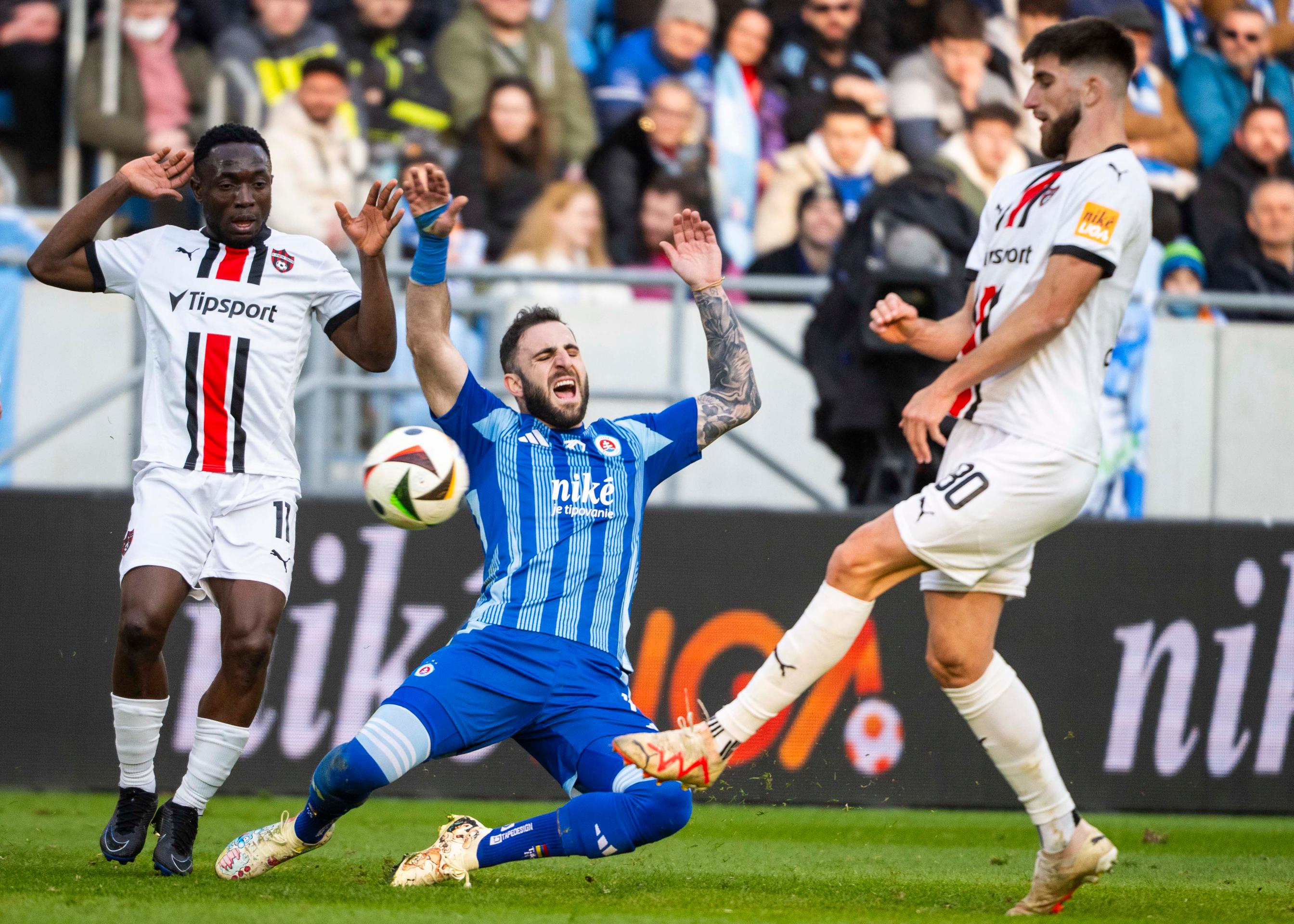 Na snímke zľava Philip Azango (Trnava), Tigran Barseghjan (Slovan) a Adrian Zeljkovič (Trnava).
