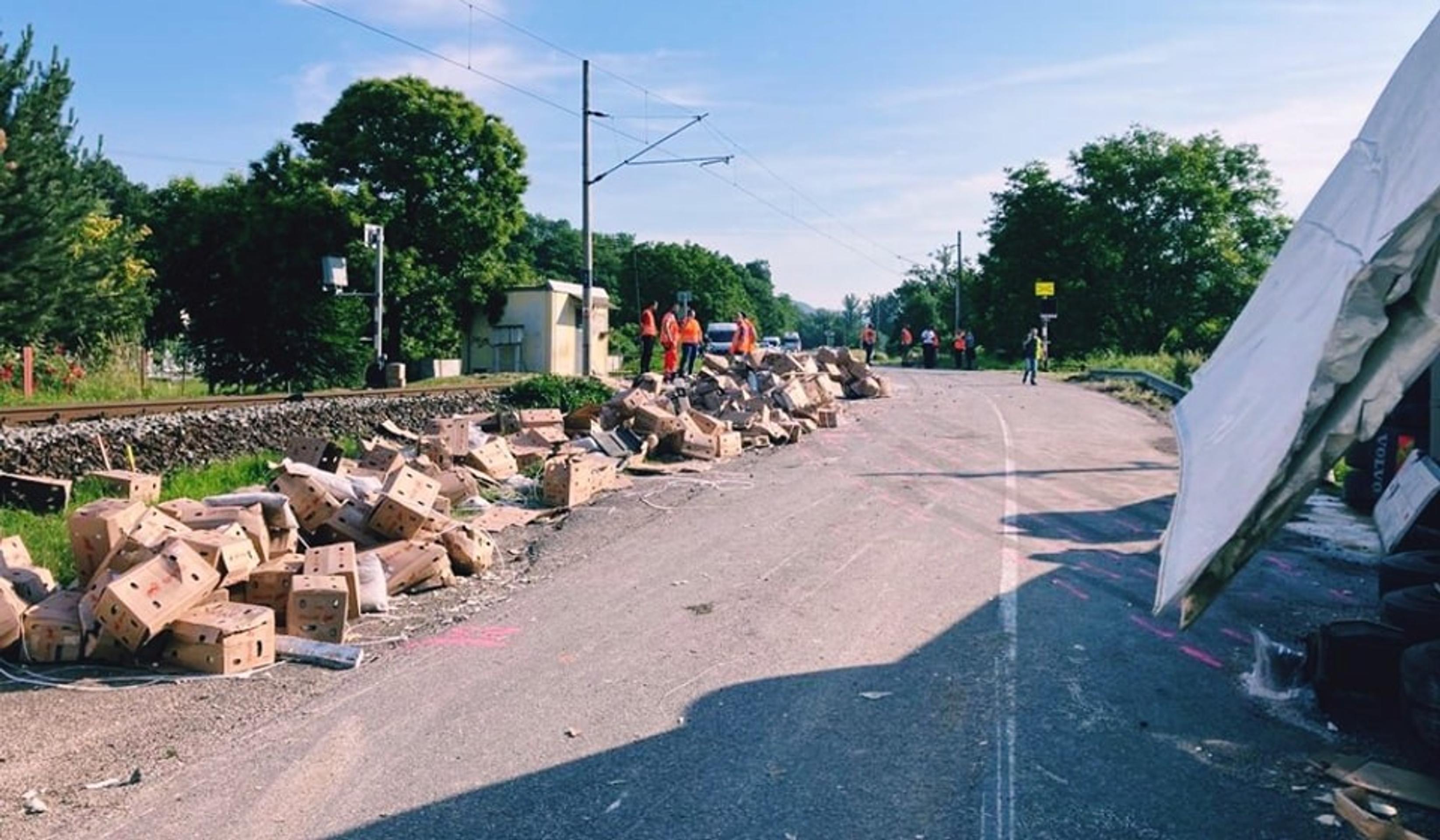 Zrážka vlaku s nákladiakom.