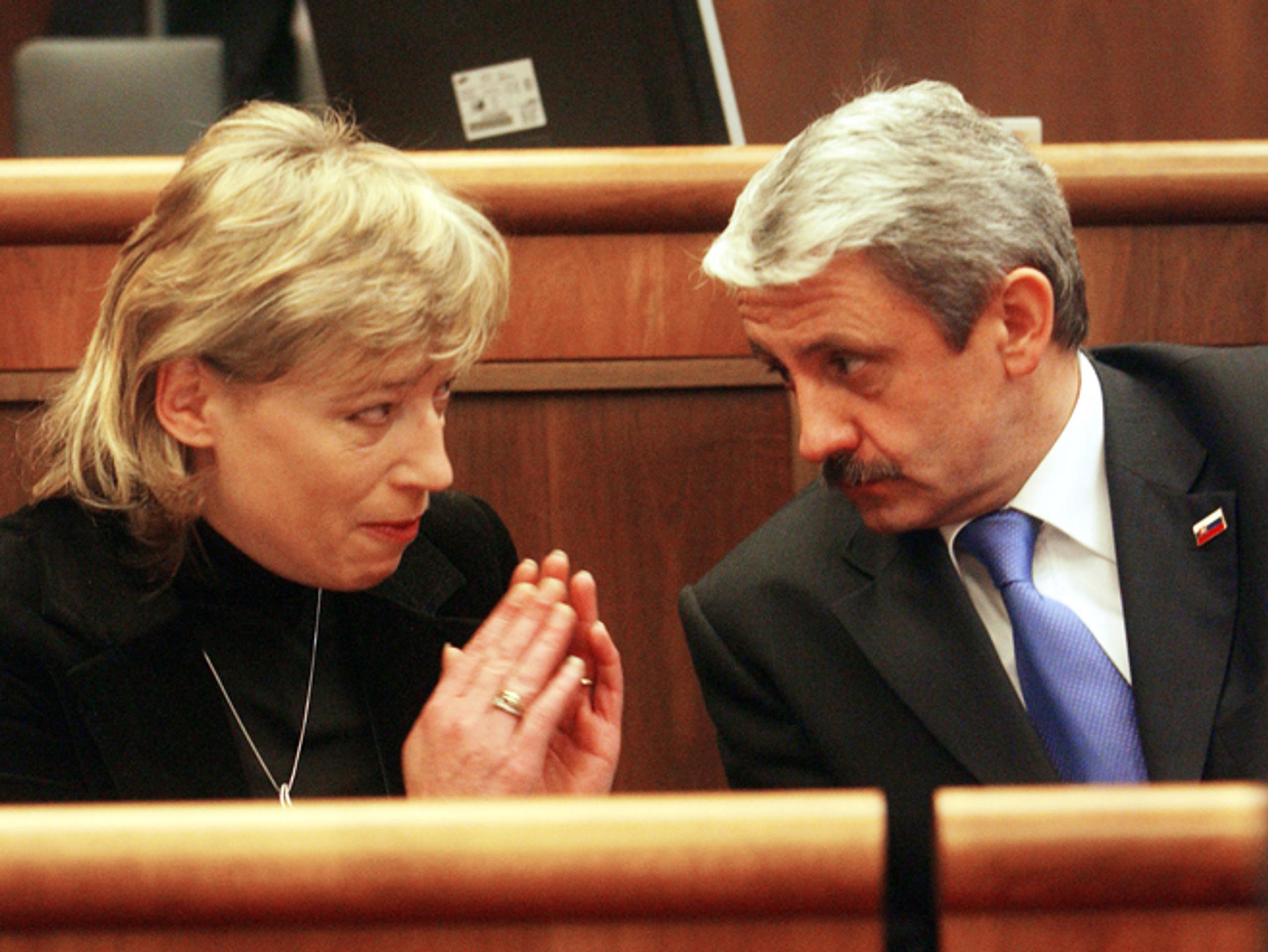 Ministerka Iveta Radičová a Mikuláš Dzurinda ako premiér na snímke z 13. decembra 2005