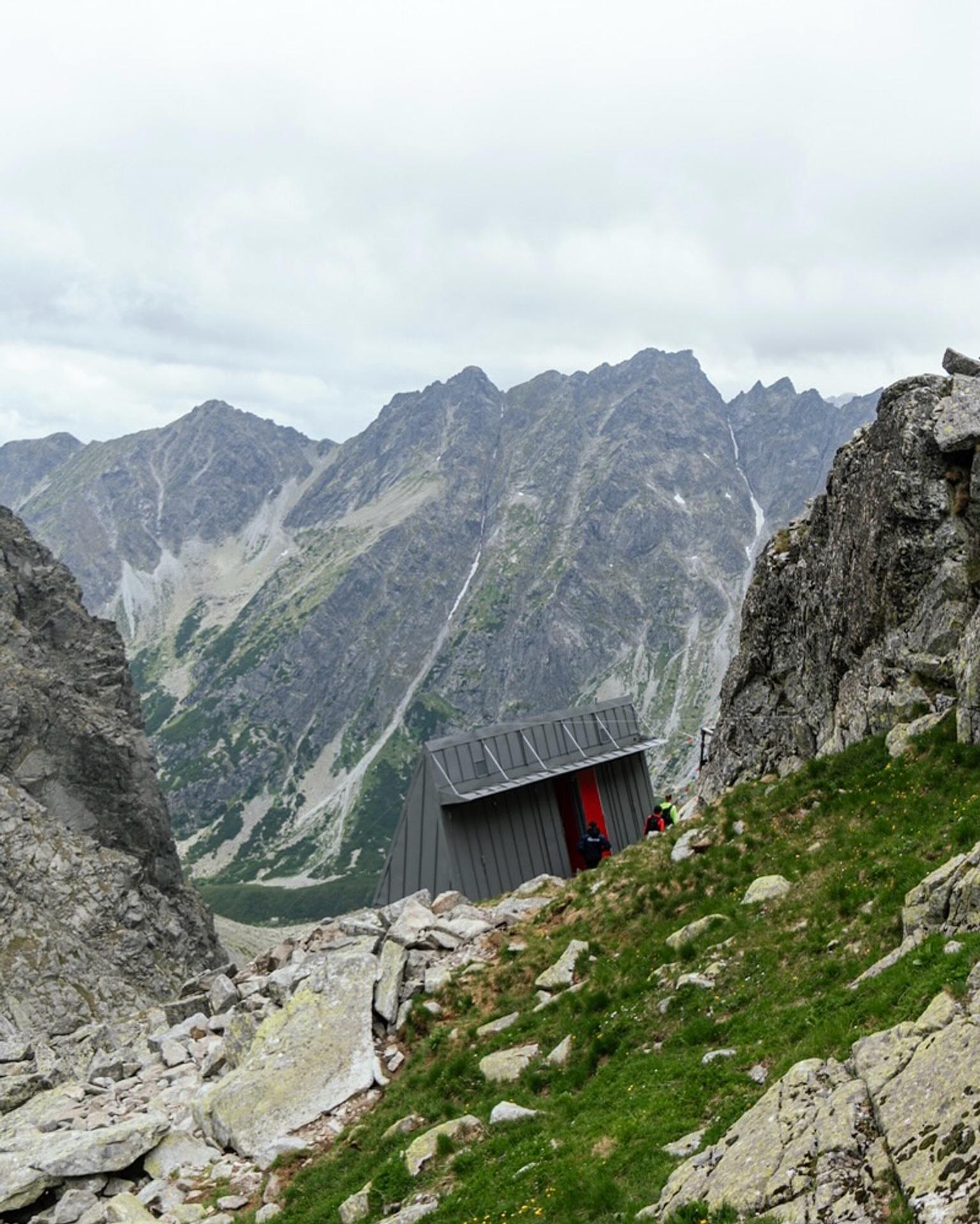 Nové záchody pri Chate pod Rysmi.