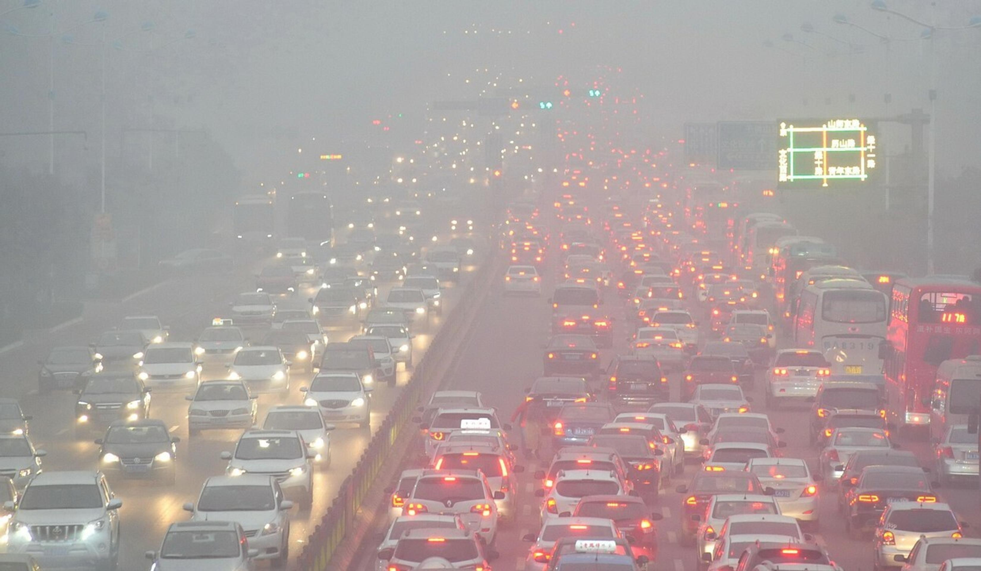 Dopravná zápcha v meste Ťi-nan.