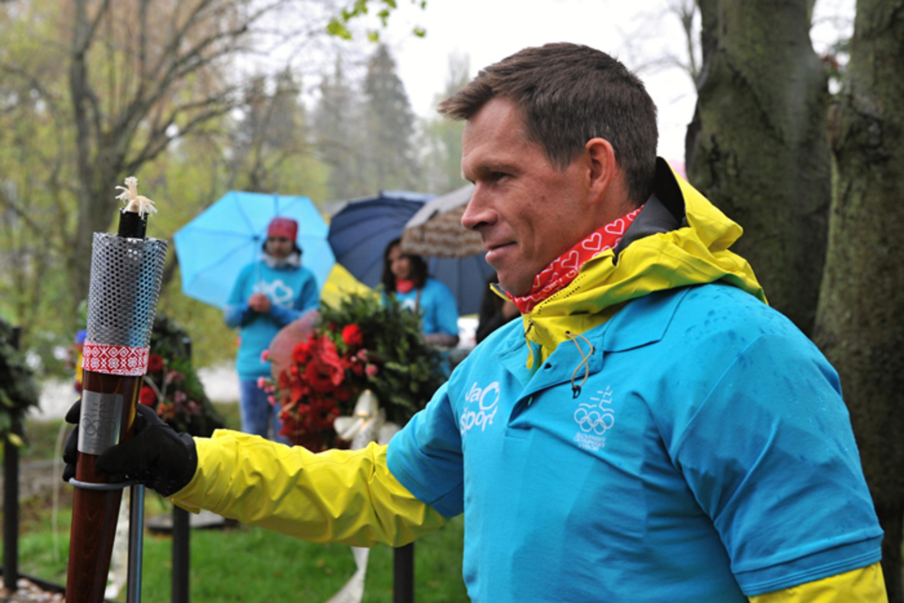 Slovenský olympionik Michal Martikán počas slávnostného spustenia štafety.