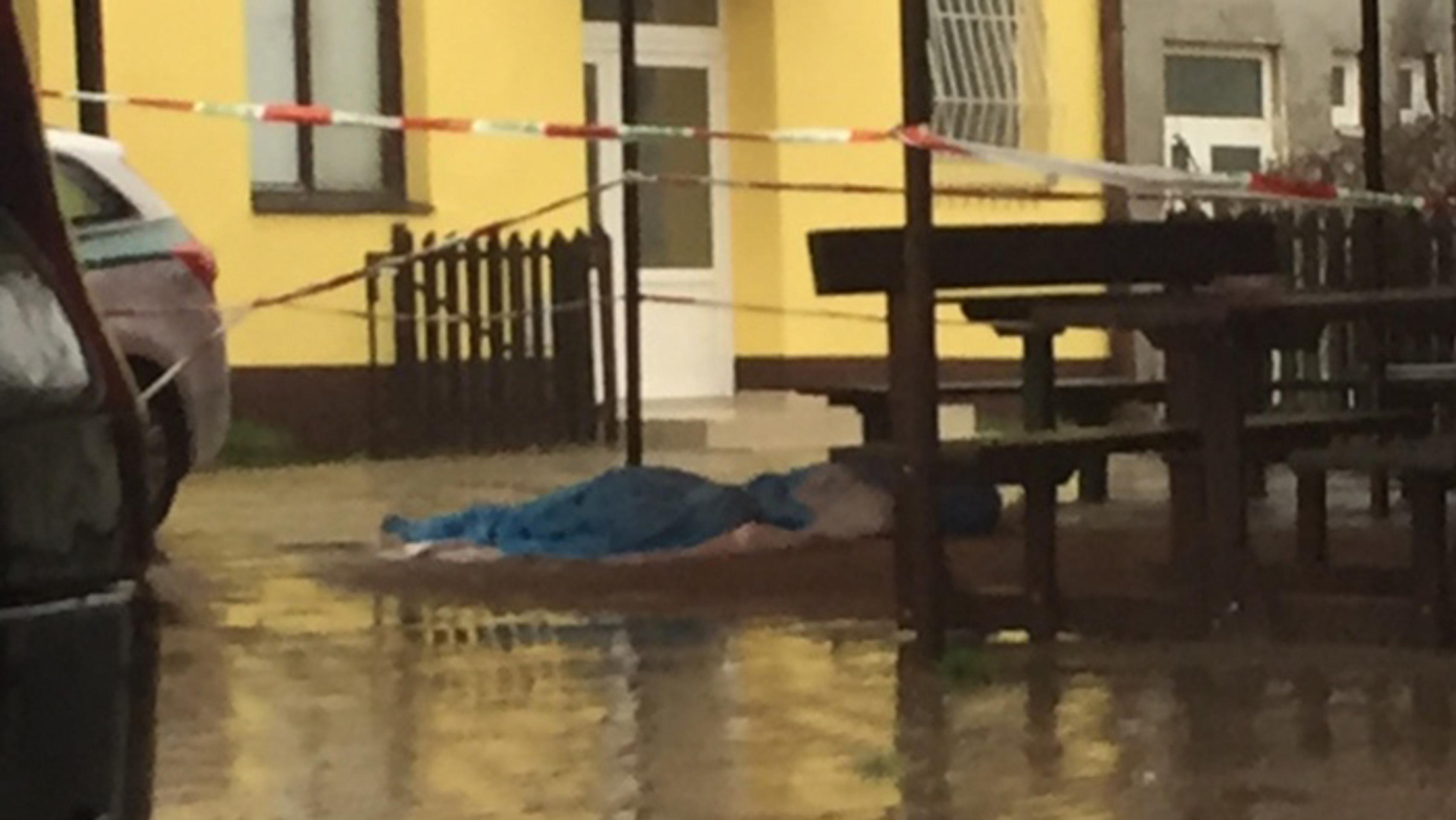 V bývalých kasárňach v Dubnici nad Váhom sa udusili dvaja bezdomovci.