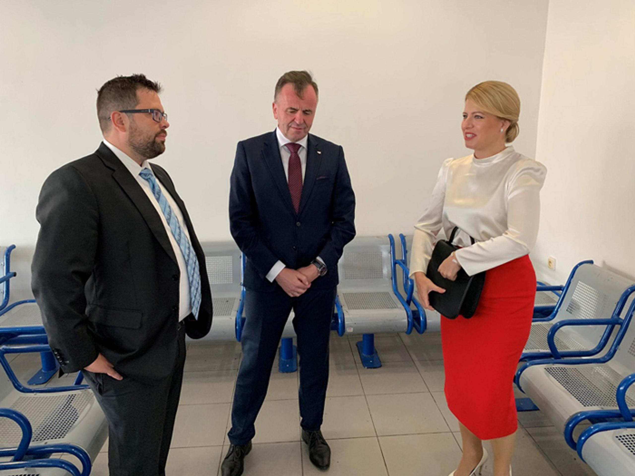 Prezidenta Zuzana Čaputová pred odchodom do Viedne na petržalskej vlakovej stanici.