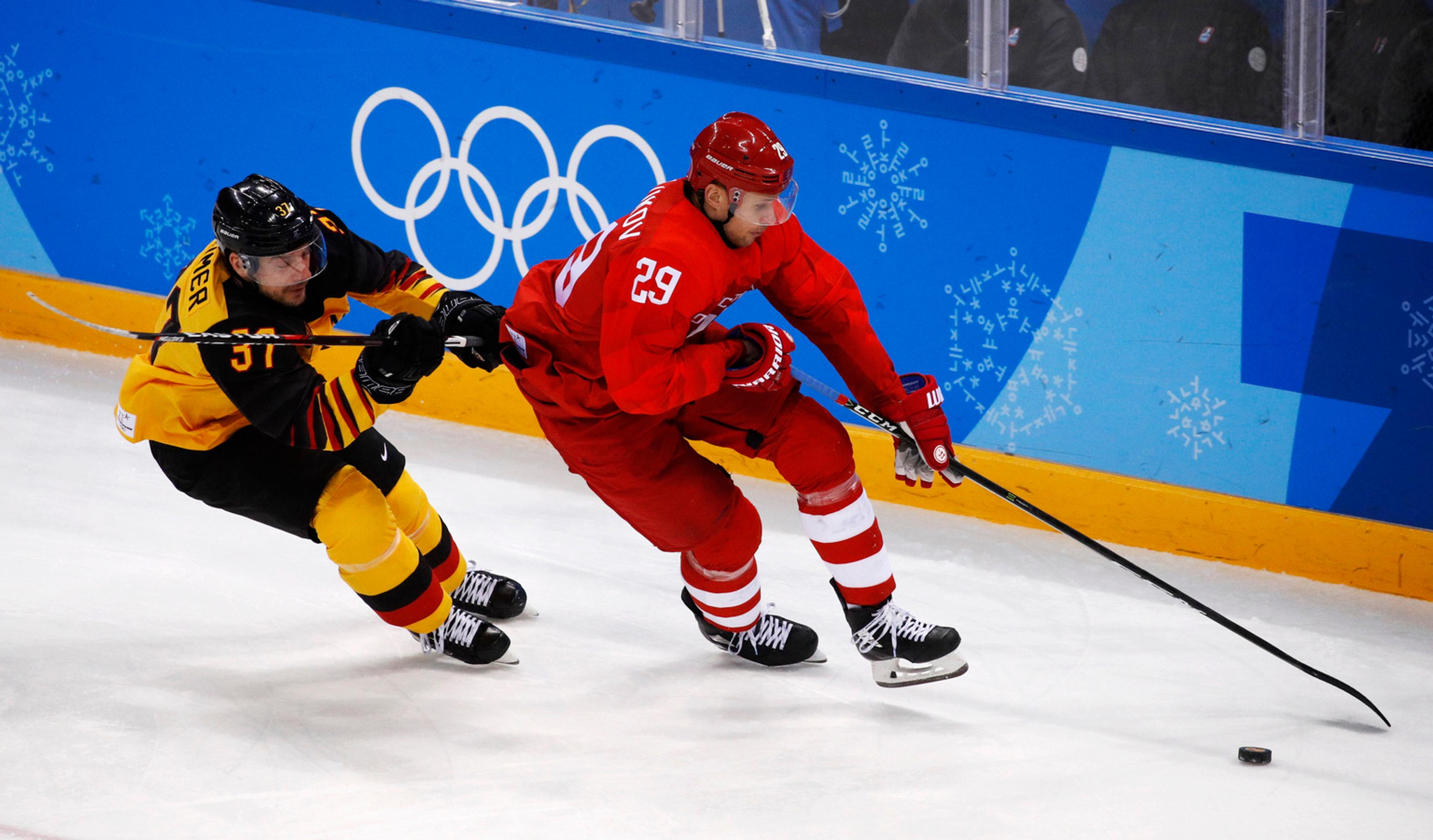 Ilya Kablukov (OAR) uniká Patrickovi Reimerovi (Nemecko).