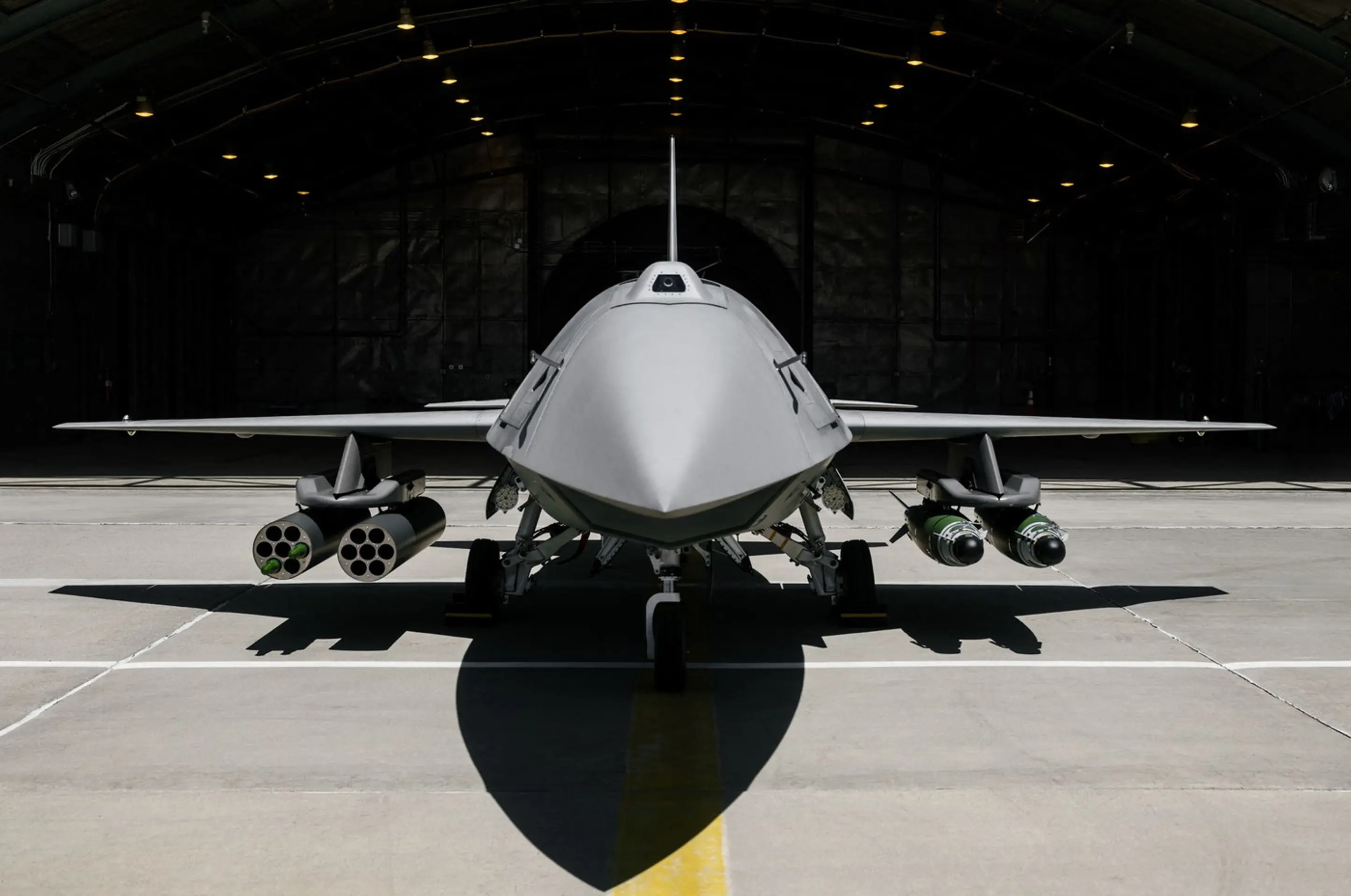 Bezpilotná stíhačka YFQ-44A Fury.