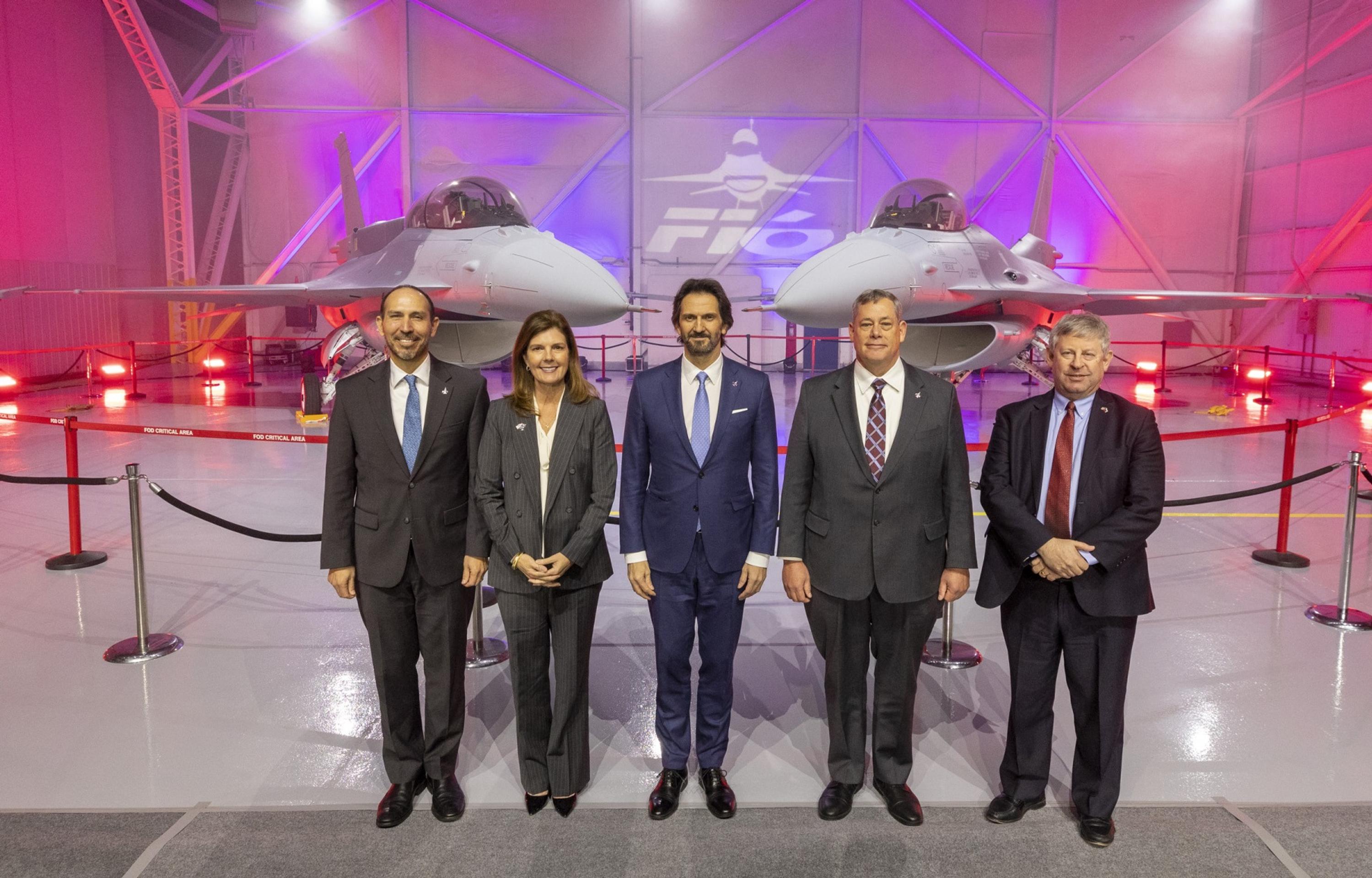 Minister obrany SR Robert Kaliňák pri preberaní stíhačiek F-16