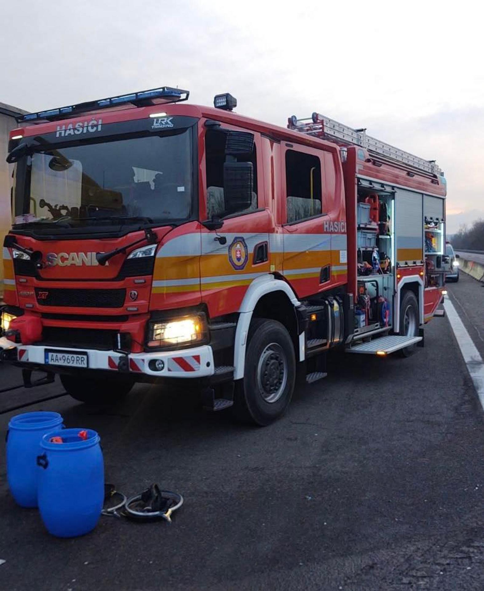 Nehoda na D1 v okrese Dubnica nad Váhom.