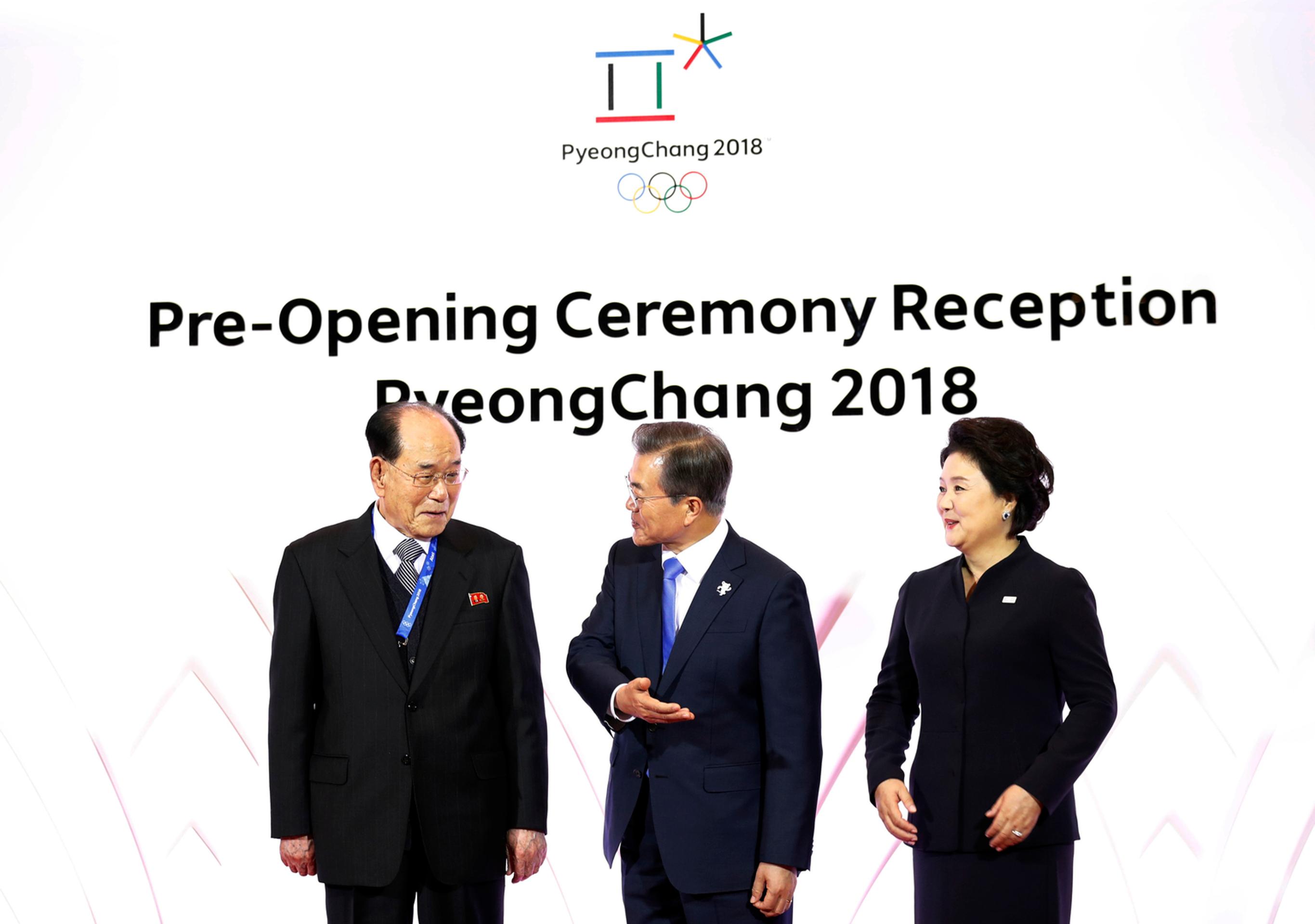 Ohňostroj na štadióne počas otváracieho ceremoniálu ZOH 2018.