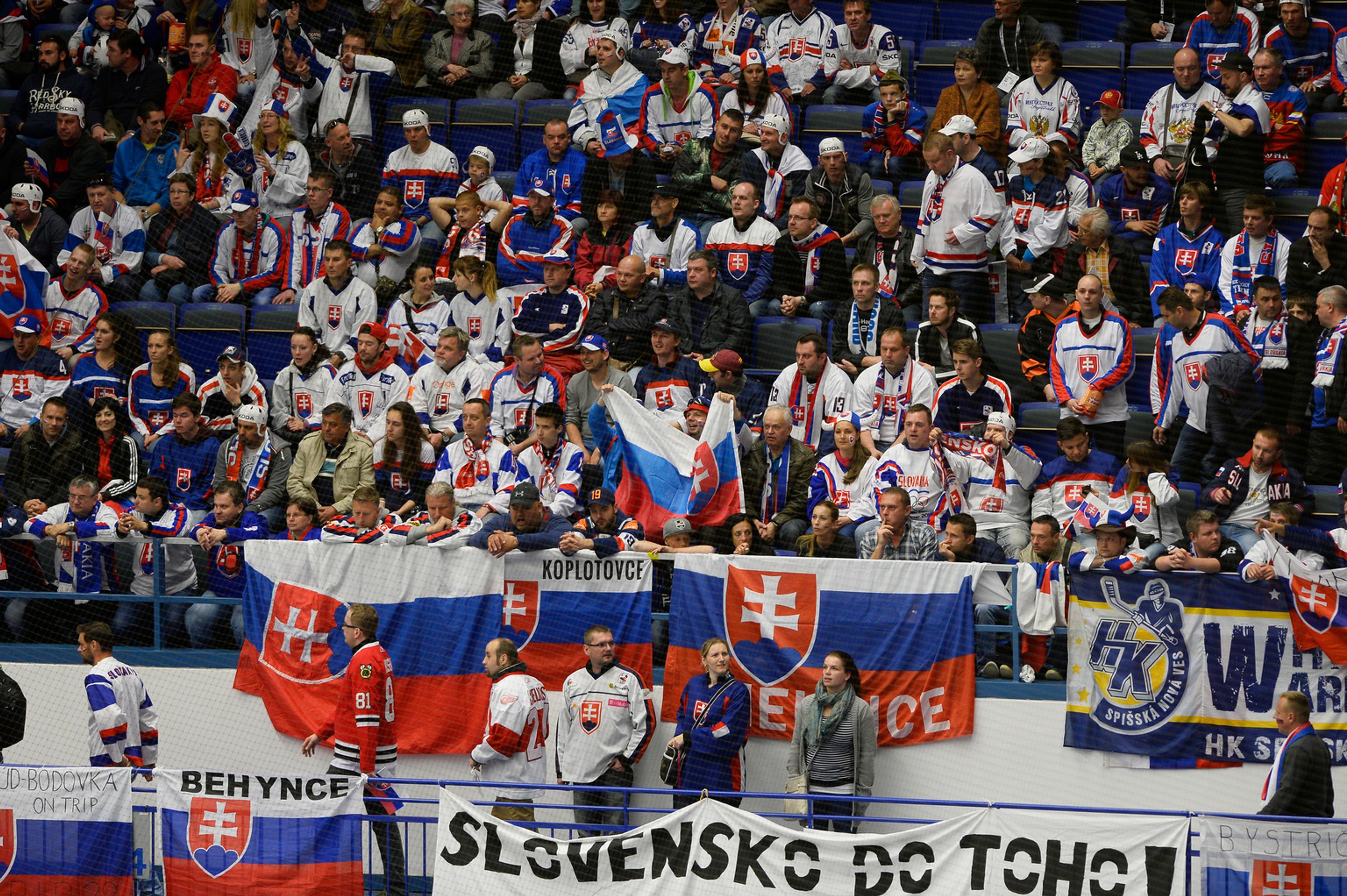 Slovenskí fanúšikovia na zápase Bielorusko-Slovensko.