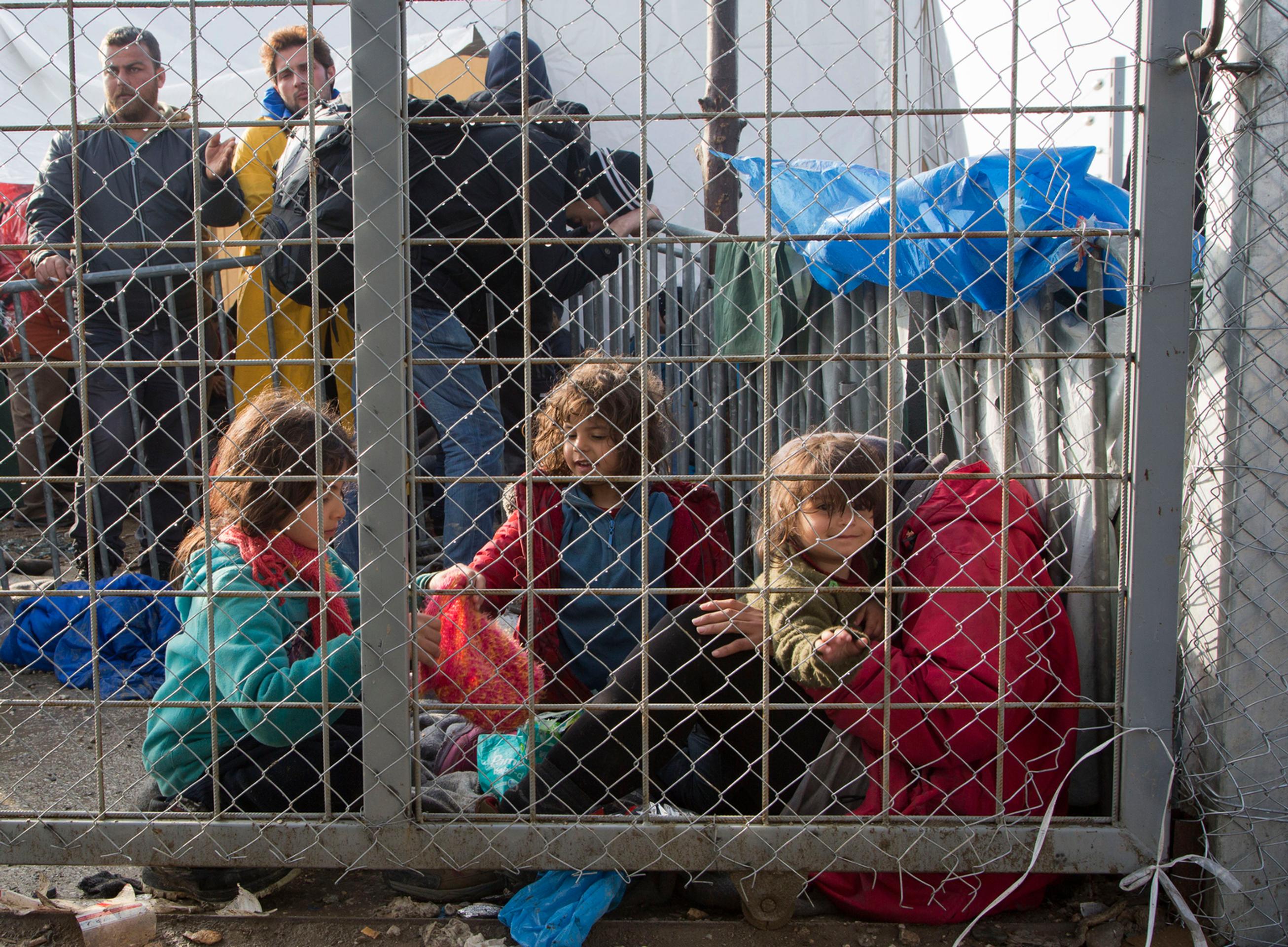 Na grécko-macedónskych hraniciach uviazlo vyše 7000 migrantov.