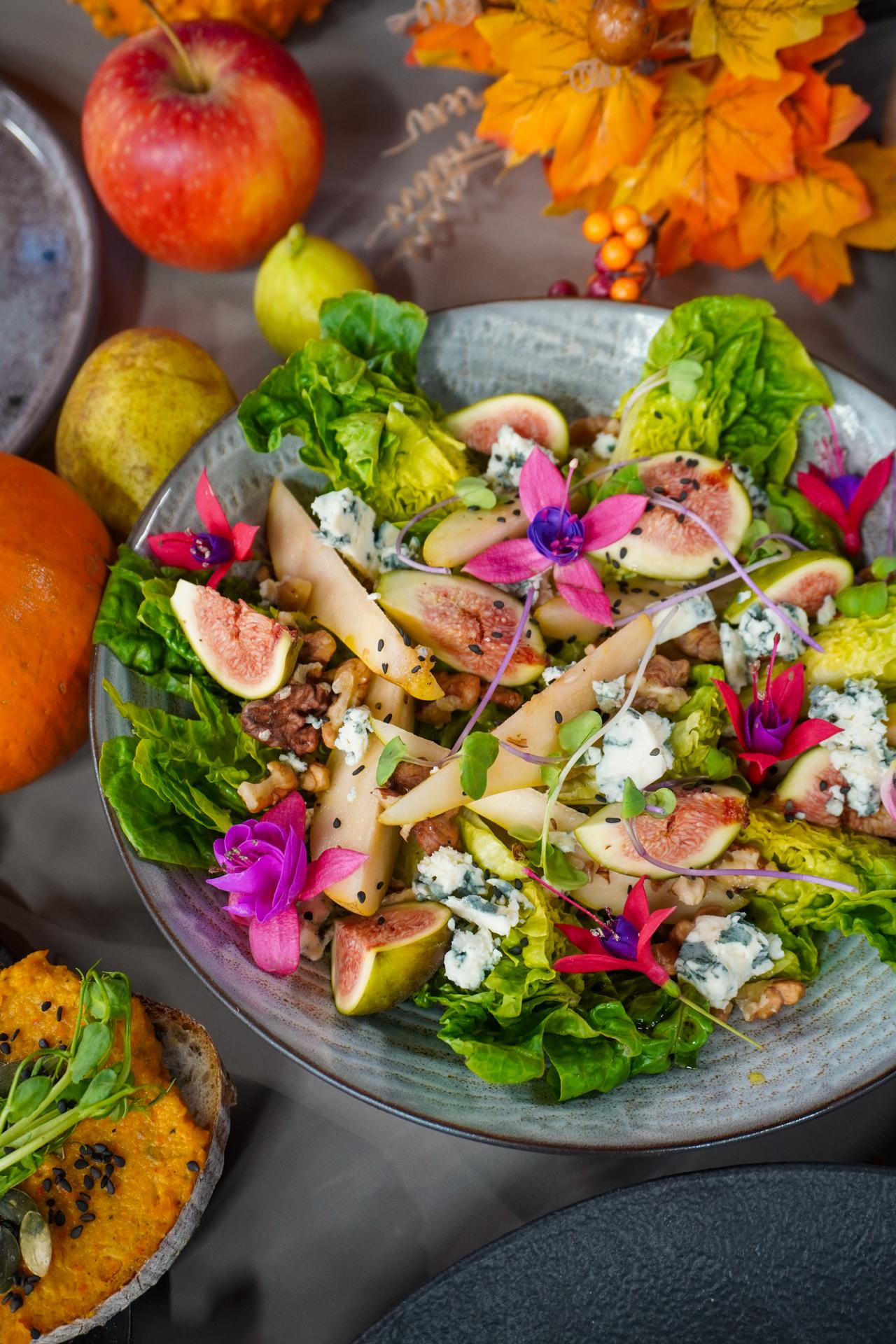 Šalát s hruškou a gorgonzolou