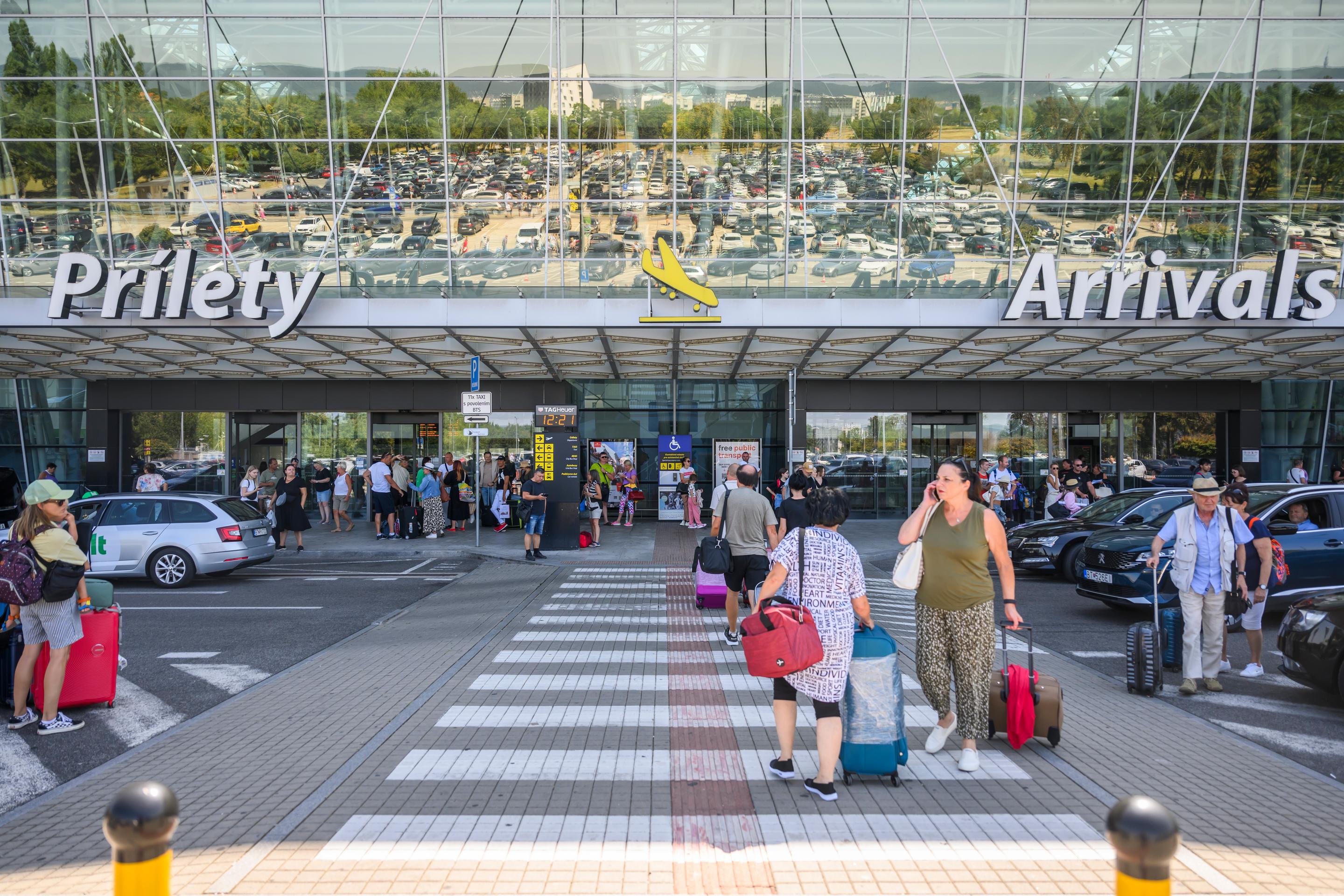 Znovuotvorenie Letiska M. R. Štefánika po bombovej hrozbe v Bratislave