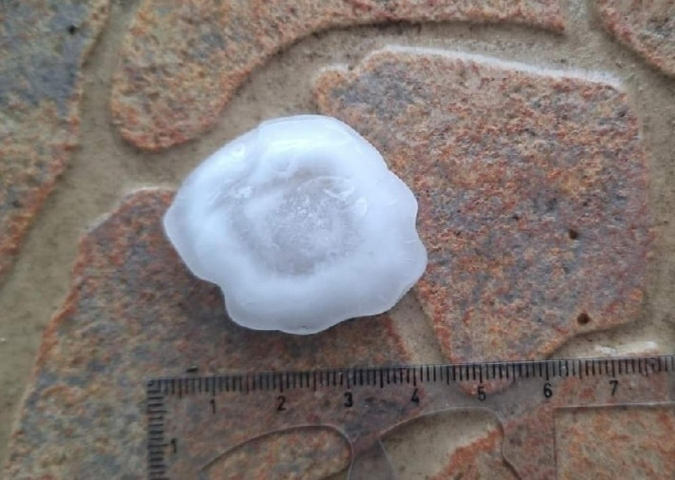 Padali veľké krúpy.