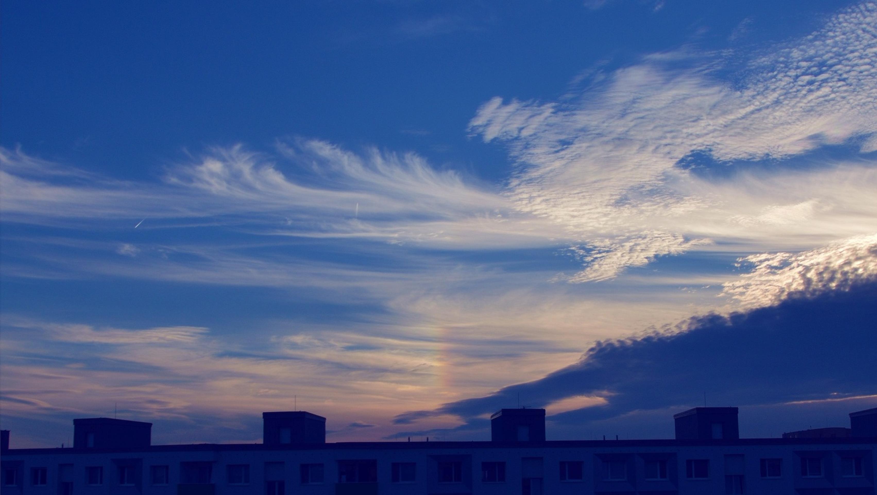 Dúhový oblak fotený z Petržalky