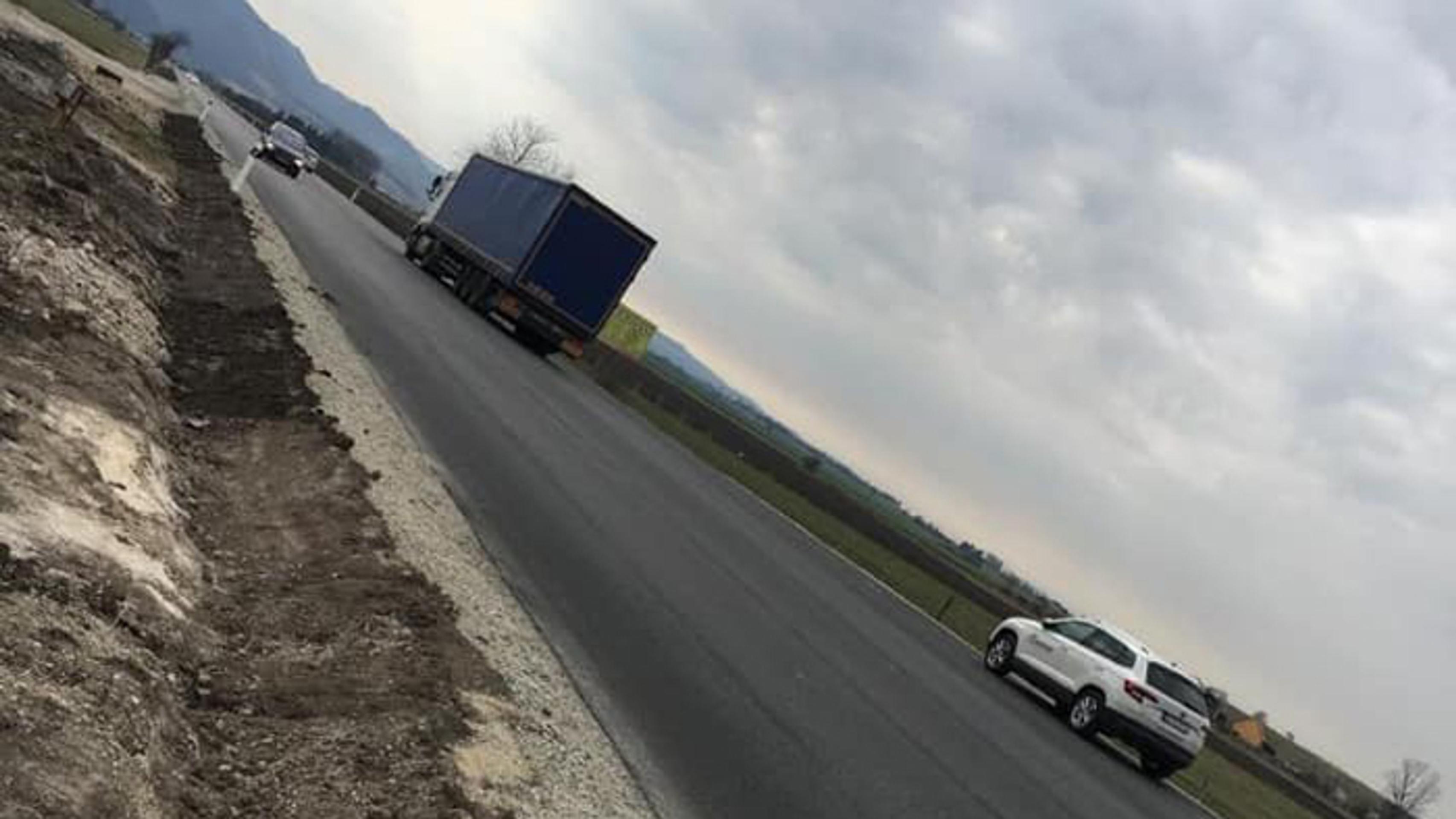 Doprava na ceste I/65 medzi Turčianskymi Teplicami a Príbovcami s novou cestou.