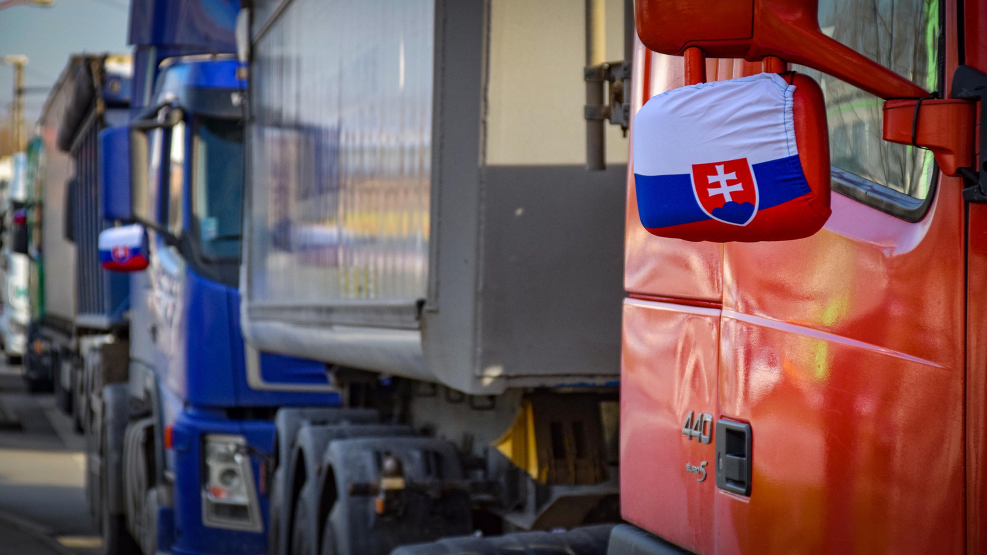 Kamionisti v Bratislave.