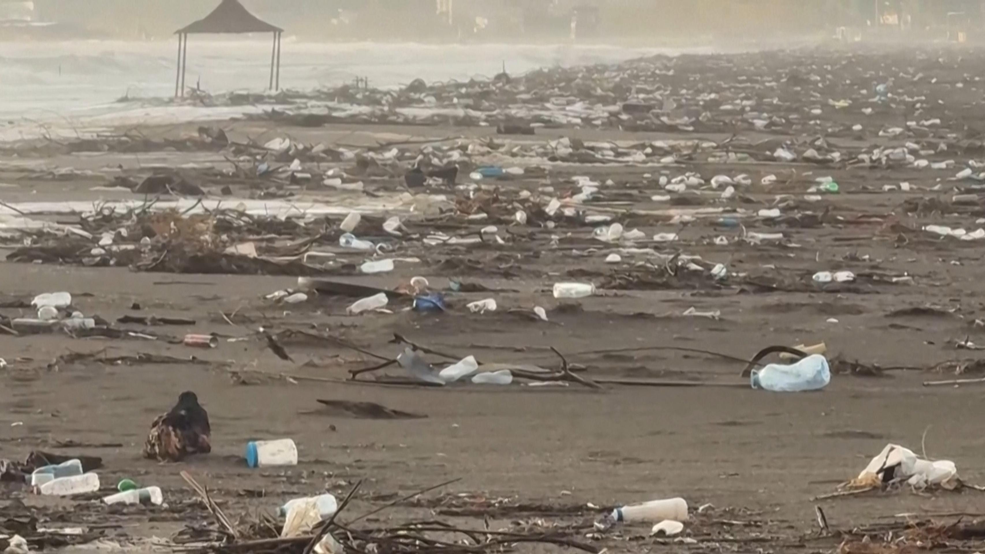 Špinavé pláže v Albánsku