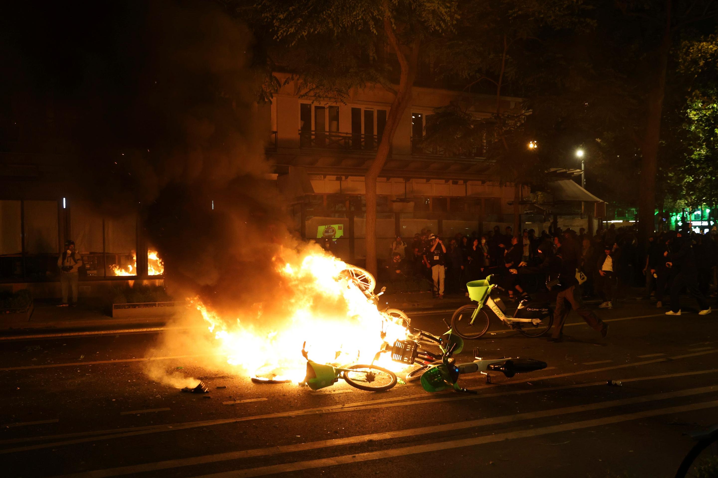 Nepokoje po voľbách vo Francúzsku.