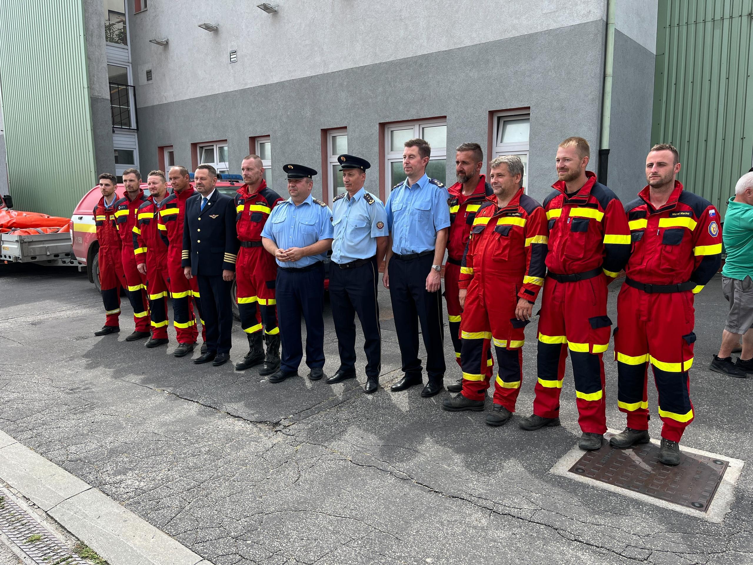 Slovenskí hasiči sú opäť doma