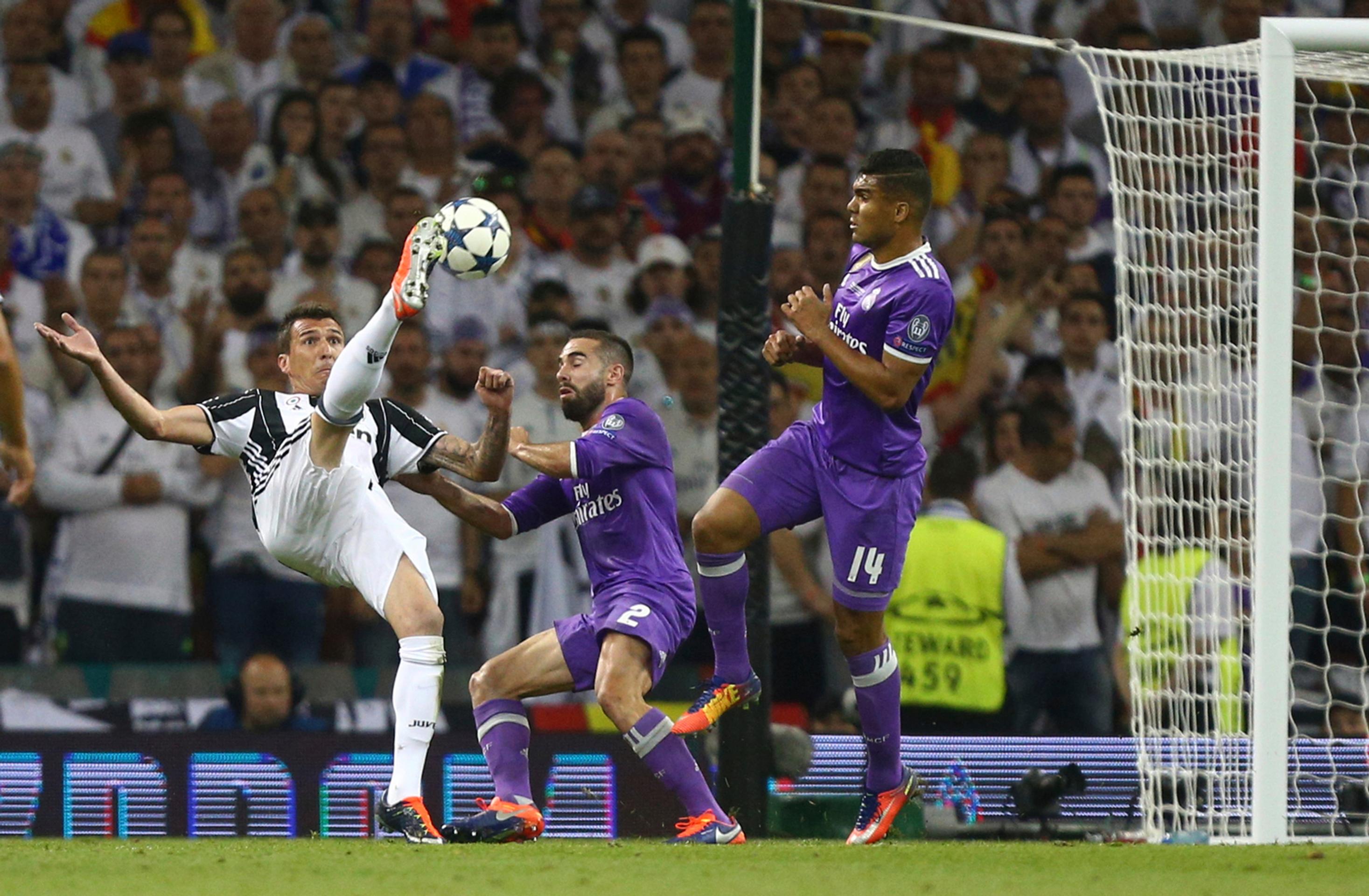 Mario Mandžukič a jeho gól na 1:1.