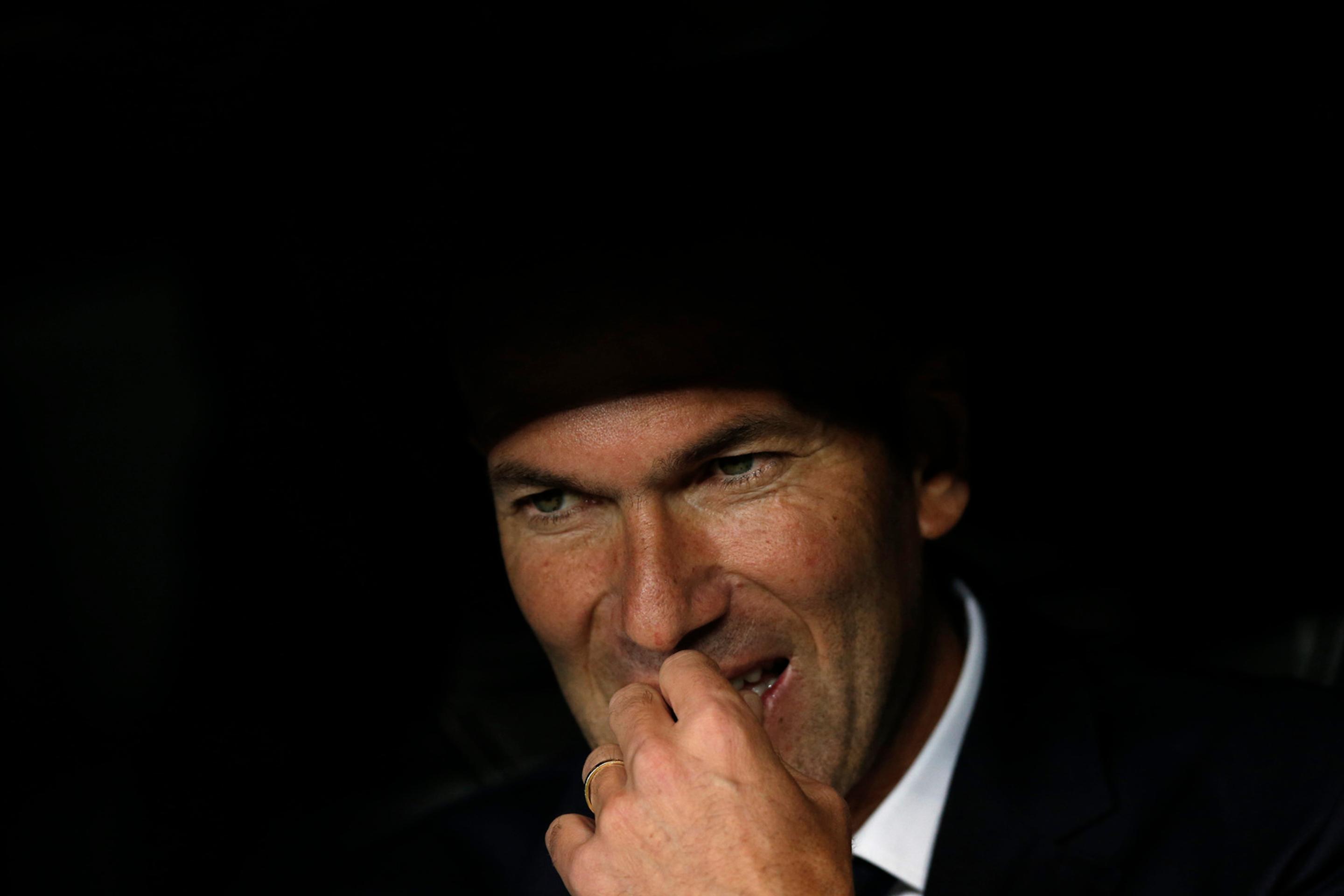 Tréner Realu Madrid Zinédine Zidane počas duelu LM proti Legii Varšava.