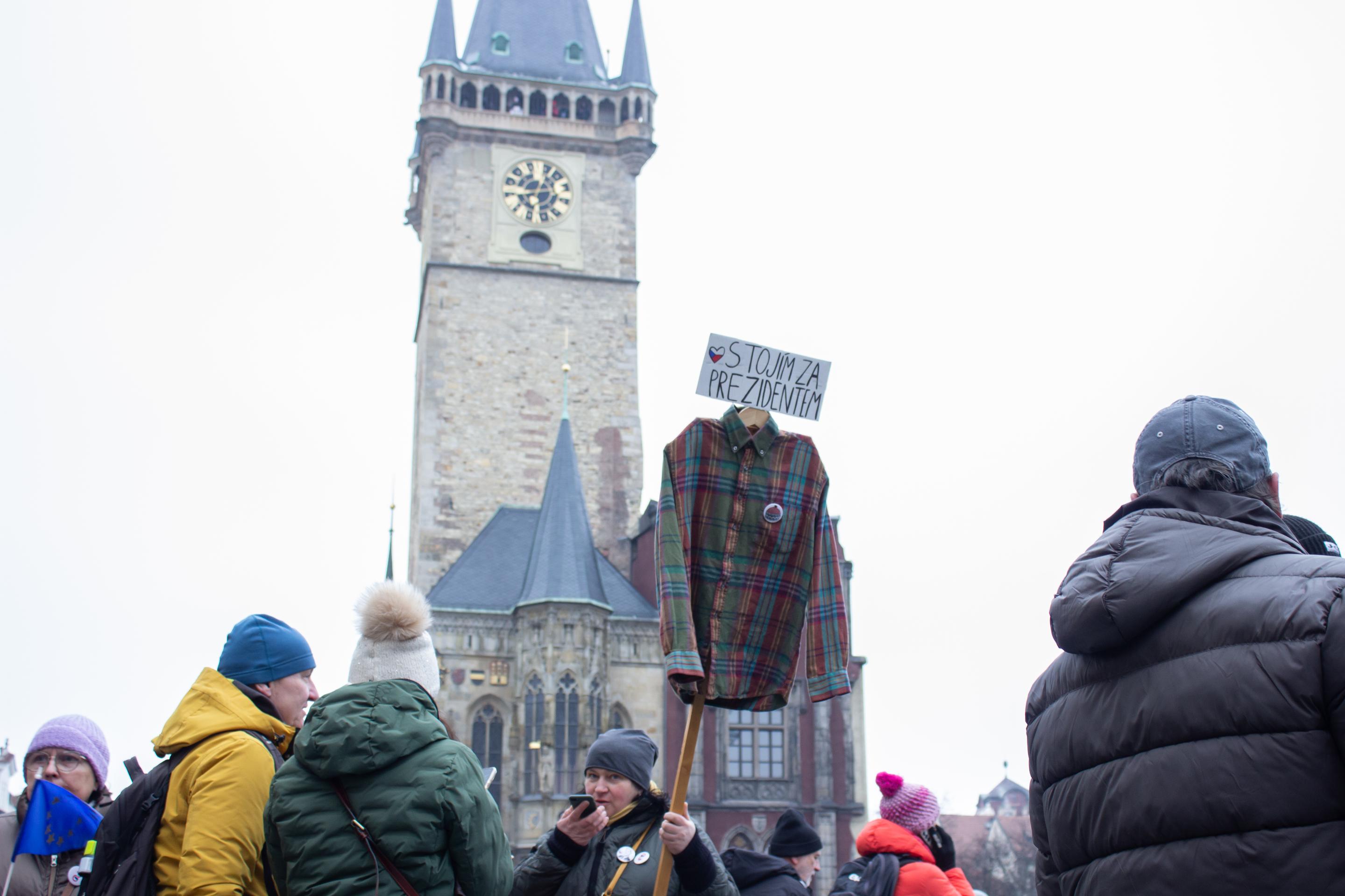 V Prahe sa na podporu prezidenta Pavla zišli desaťtisíce ľudí