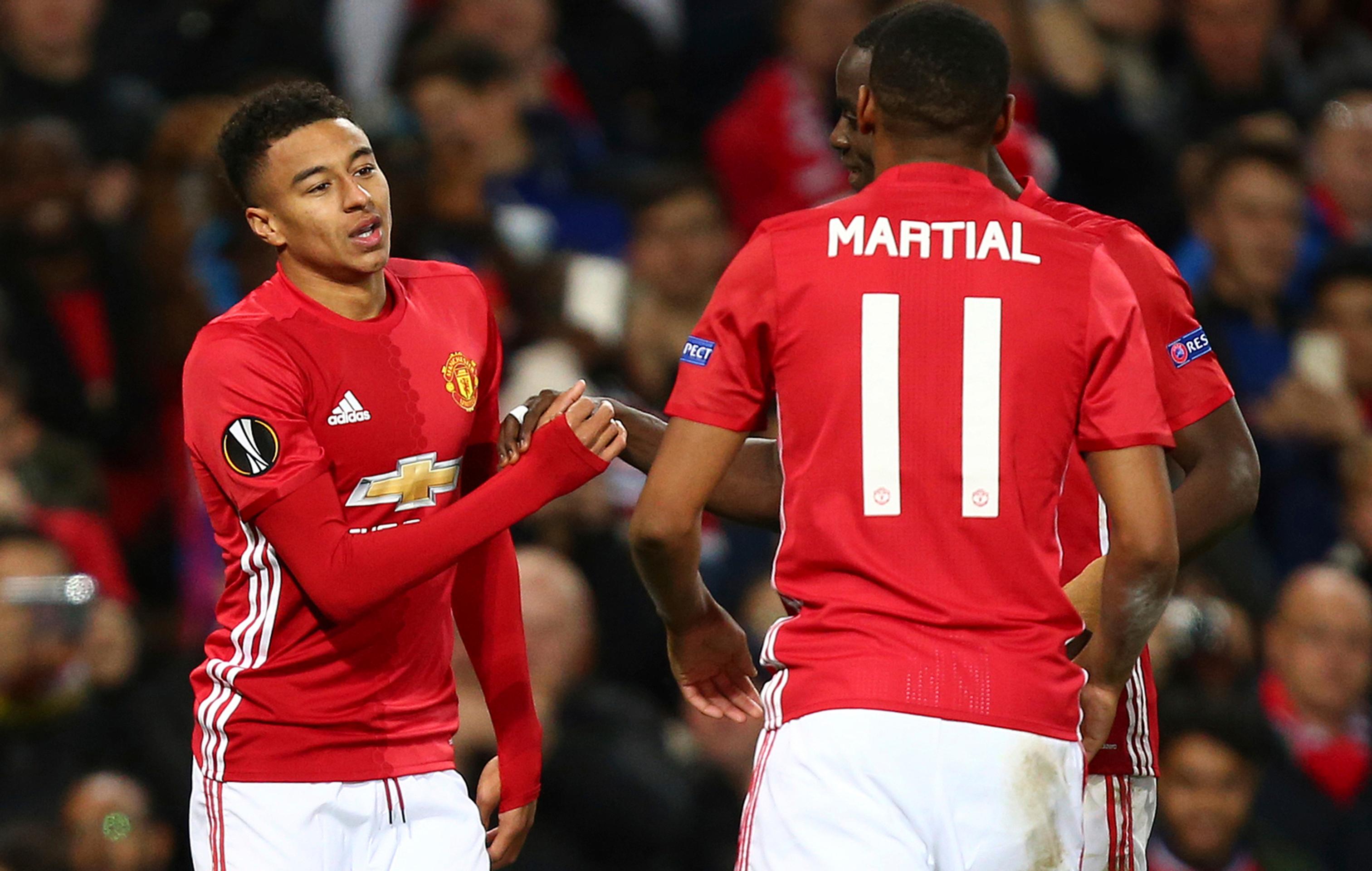 Hráči Manchestru United sa tešia z gólu proti Fenerbahce v dueli EL.