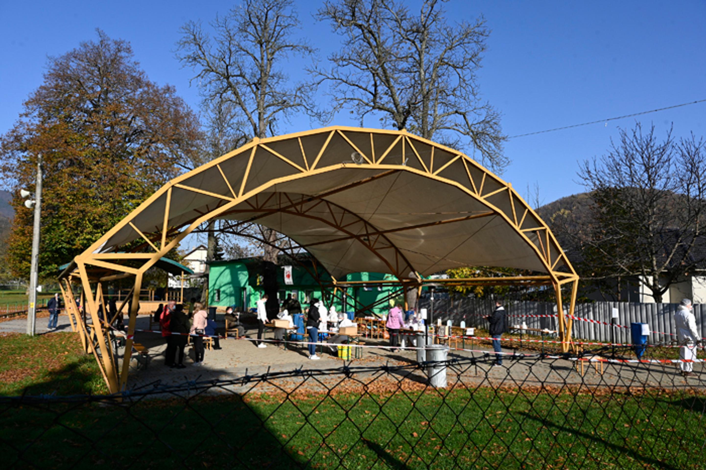 Testovanie pred Mestskou plavárňou a kúpaliskom v Čadci