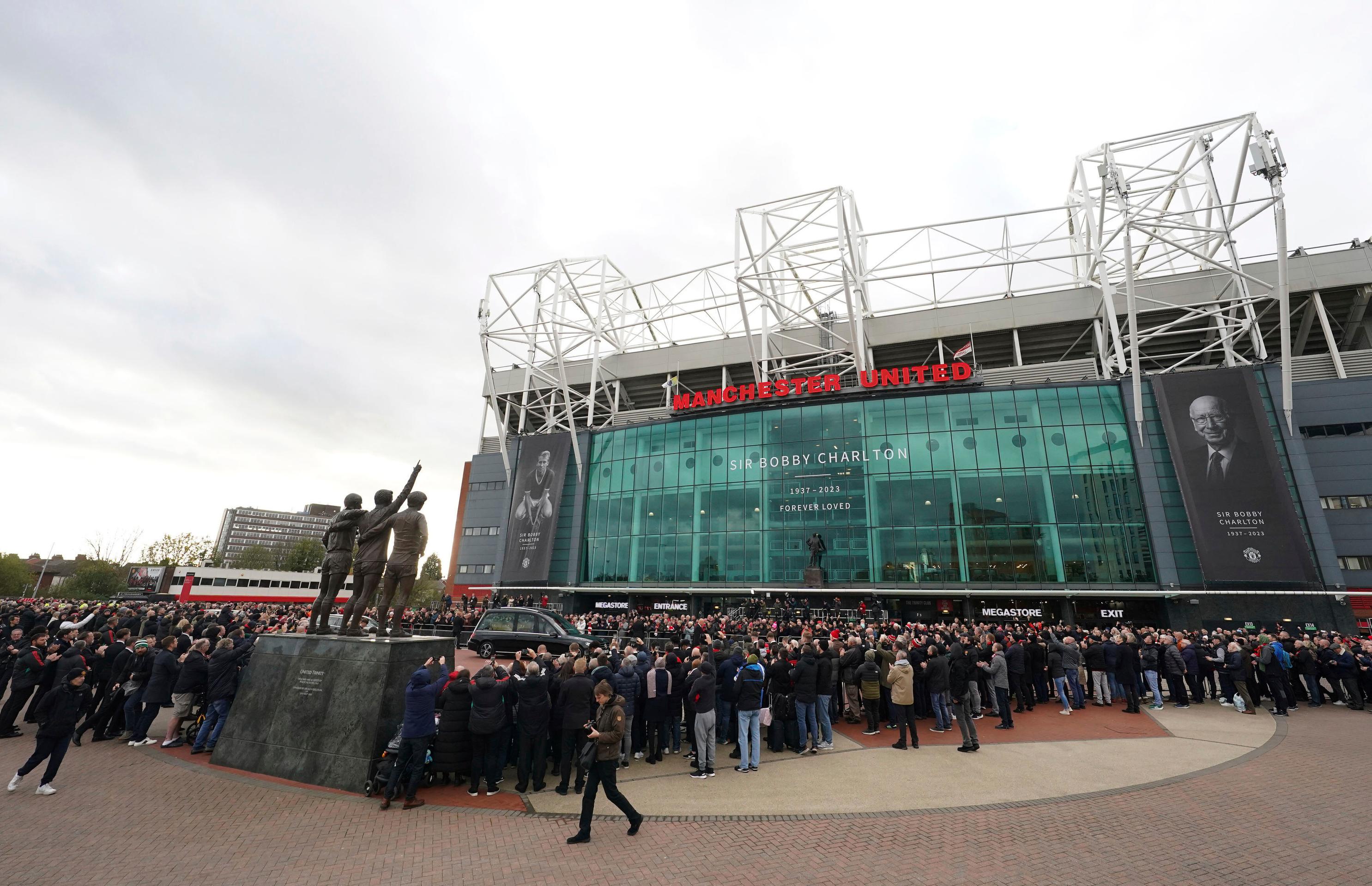 Zástupy pre Old Trafford