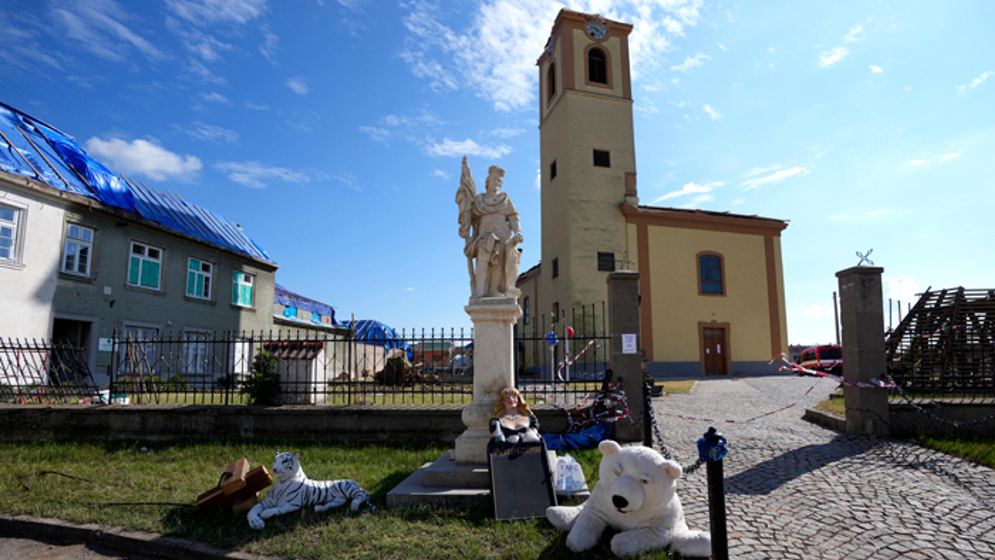 Kostol v Moravskej Novej Vsi 3. júla 2021, ktorú zasiahlo minulý silné tornádo.