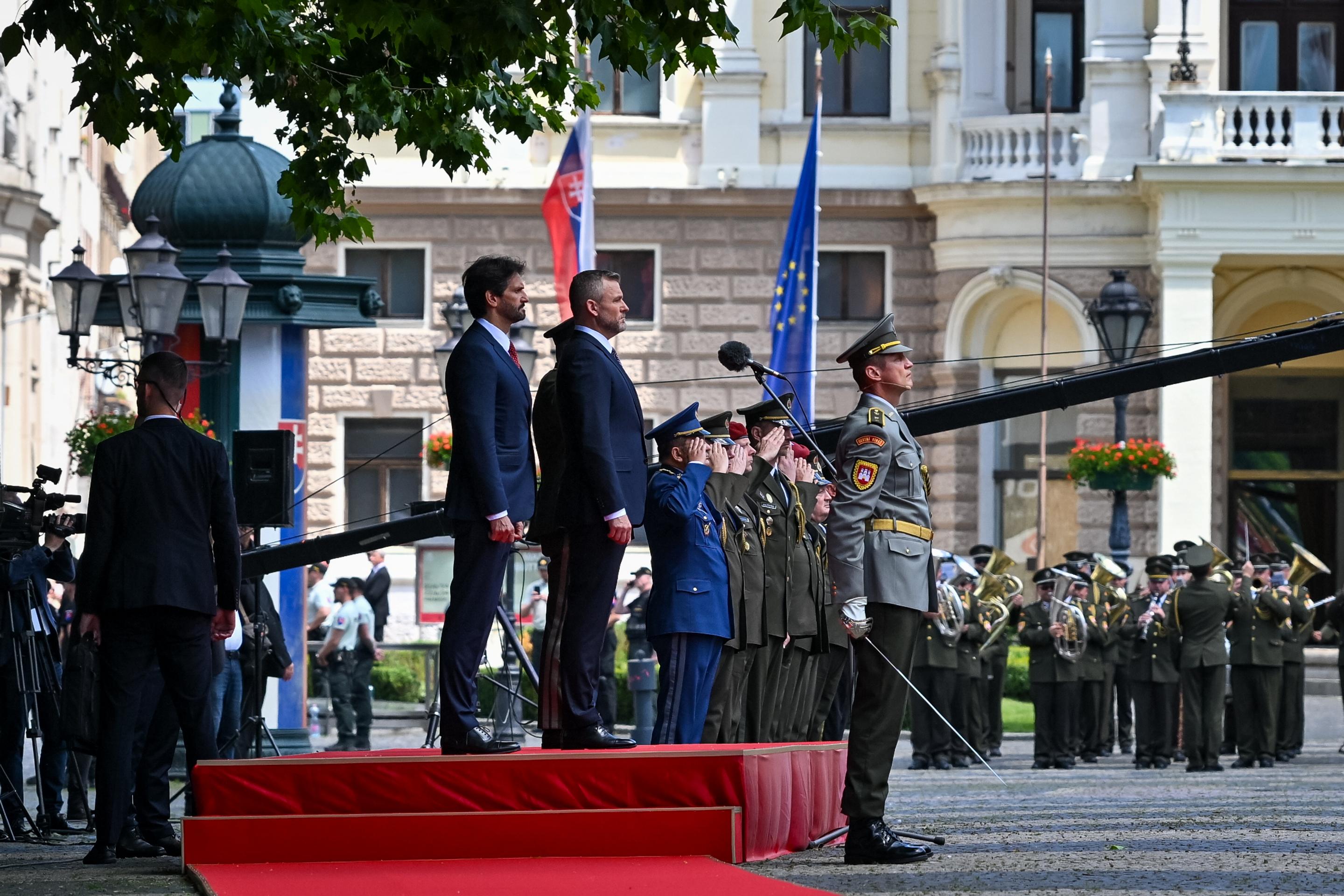 Prehliadka armády prezidentom po inaugurácii.