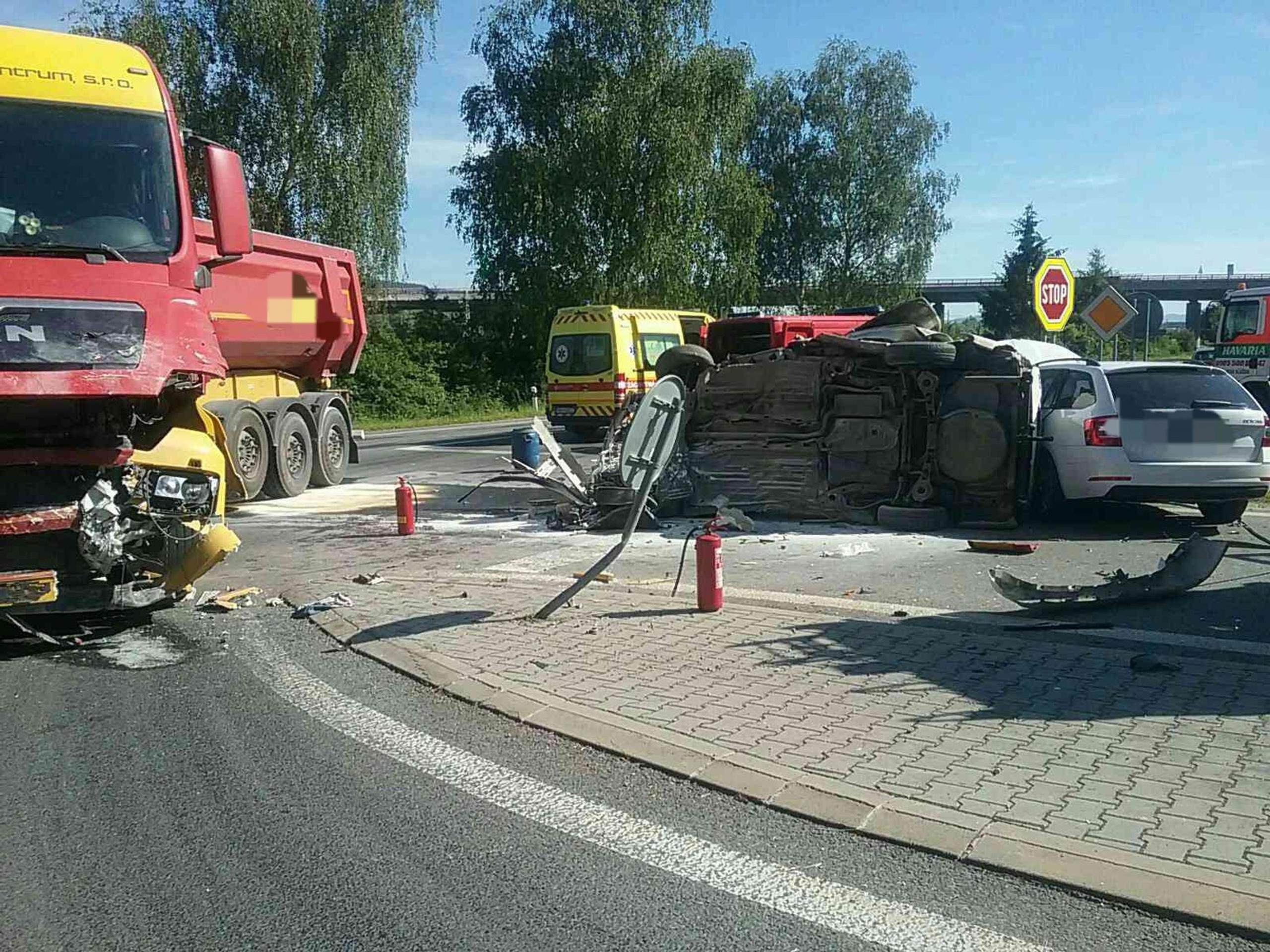 Nehoda pri výjazde na D1 pri Považskej Bystrici.