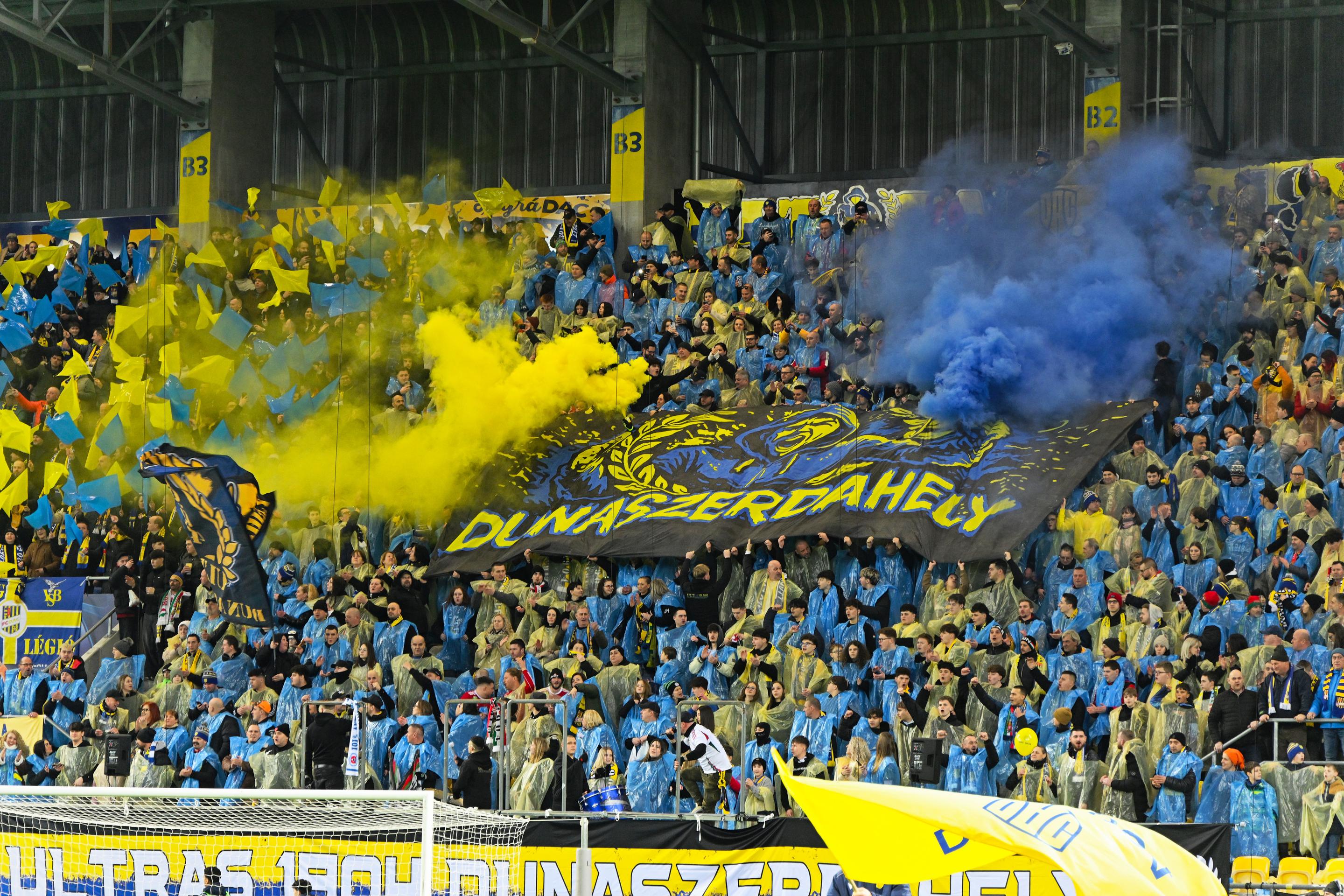 Fanúšikovia DAC-u počas zápasu 19. kola Niké ligy proti Slovanu.