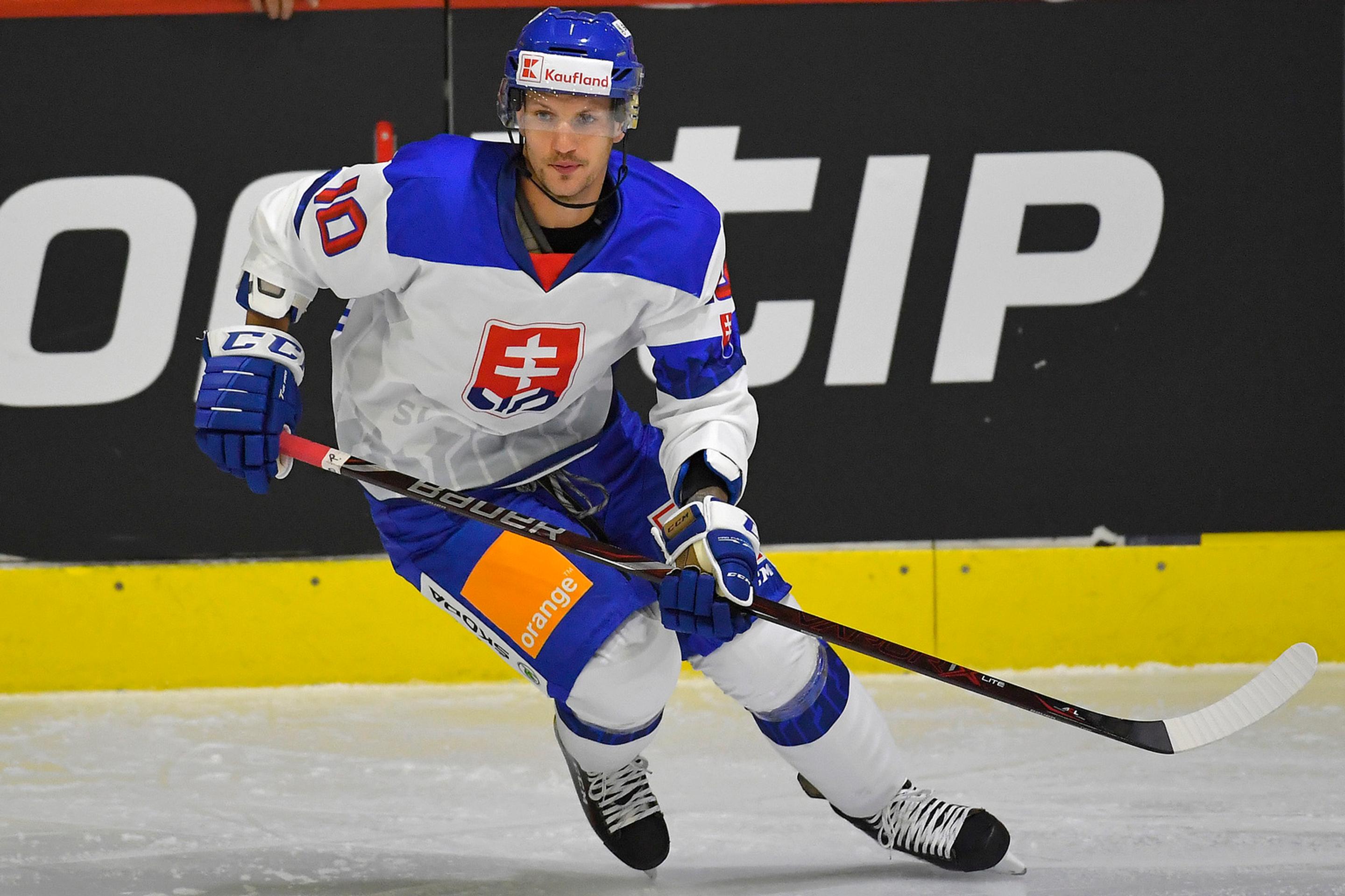 Michal Chovan v dueli proti Olympijskému tímu Ruska na Švajčiarskom pohári.