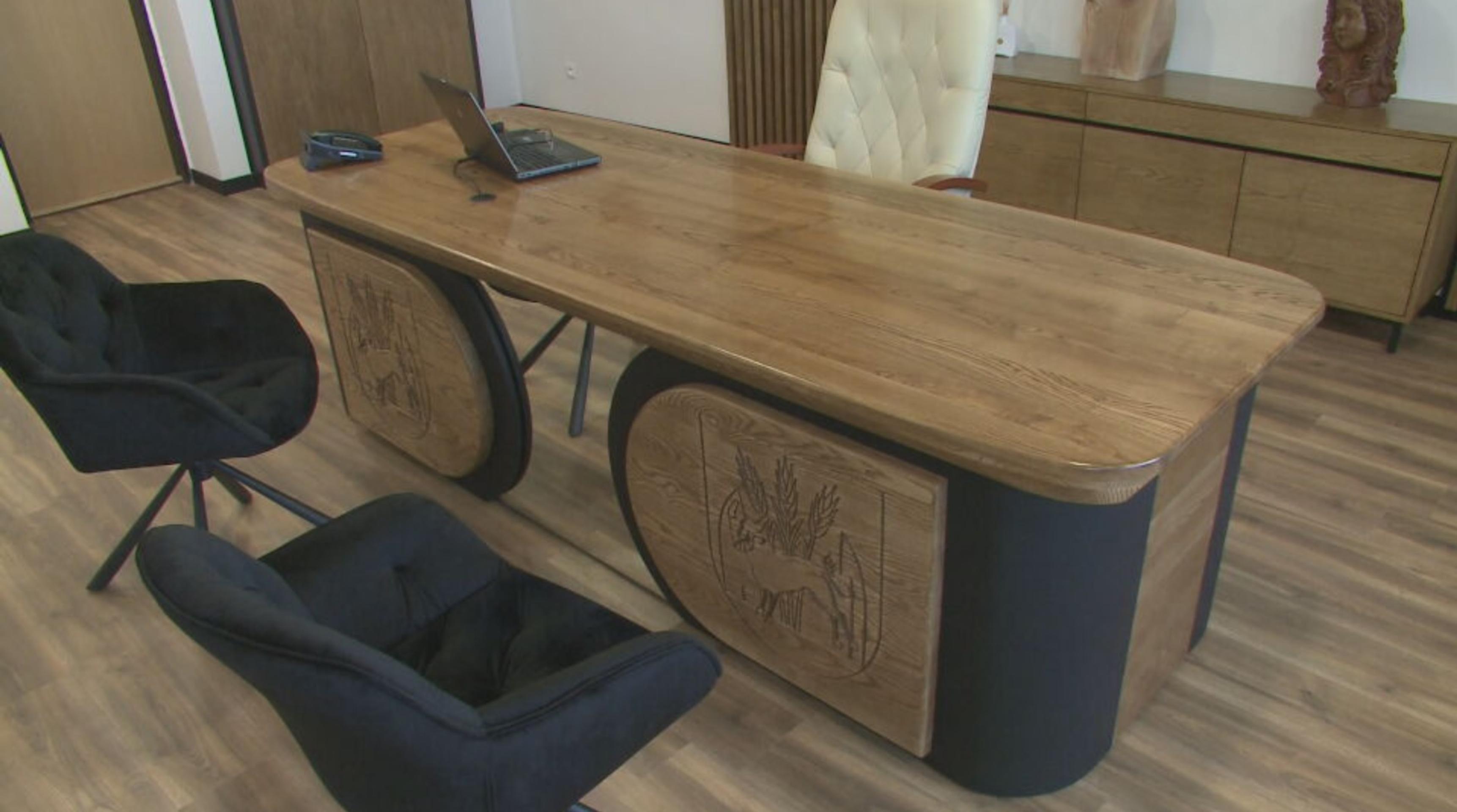 Kanceláriu starostu v Jarovniciach.