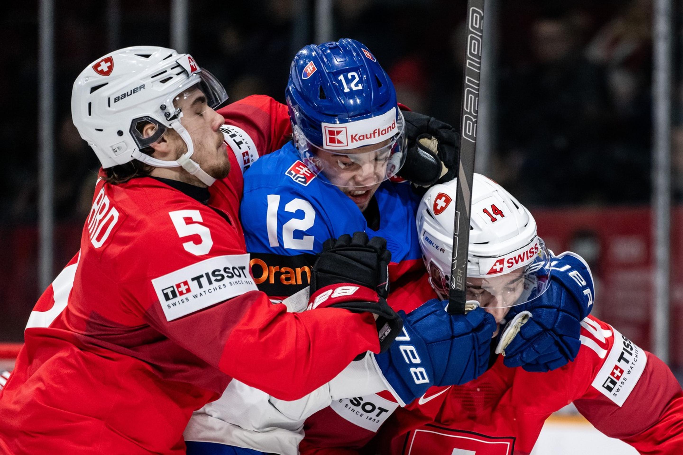 Zápas proti Švajčiarsku priniesol mnoho súbojov.