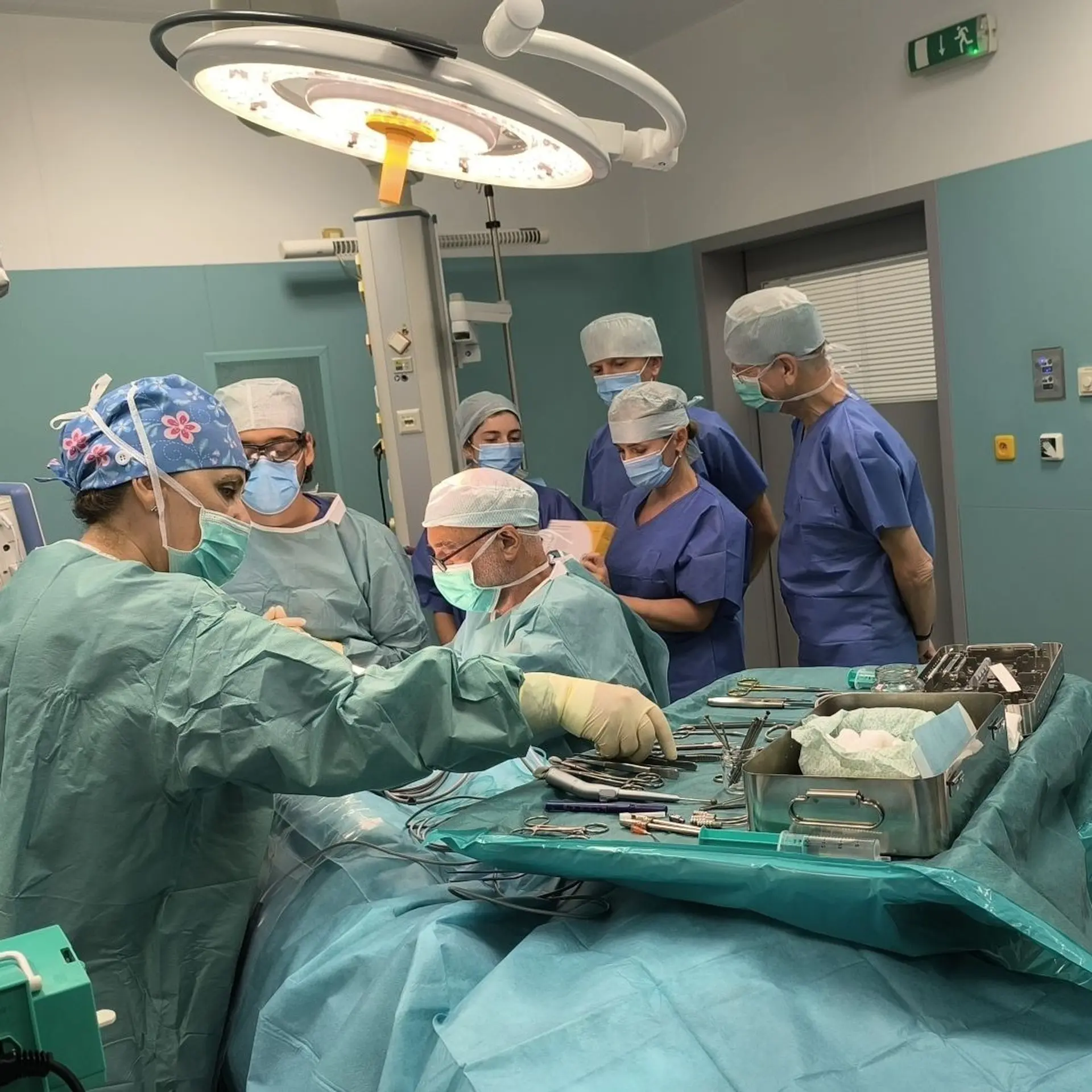 Lekári z Detskej fakultnej nemocnice Košice prvýkrát zaviedli unikátny sluchový implantát 