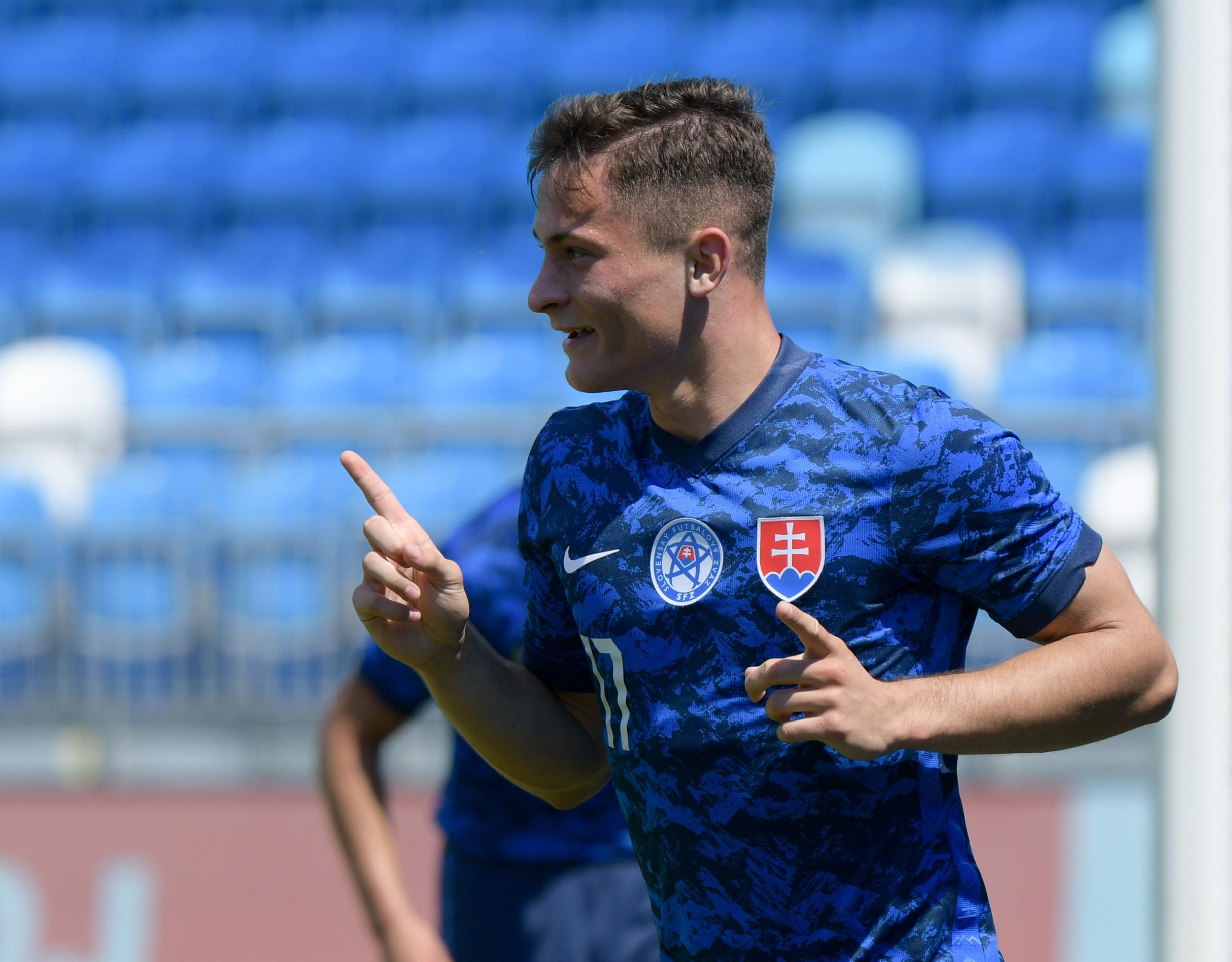 ftblsrfnsk090621nr4787963