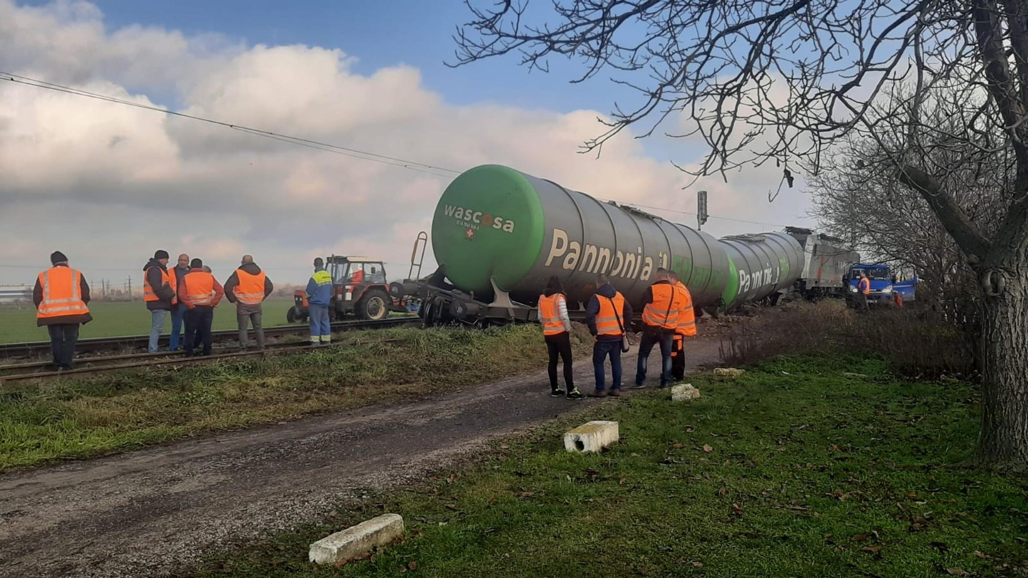 Vykoľajený nákladný vlak s etanolom