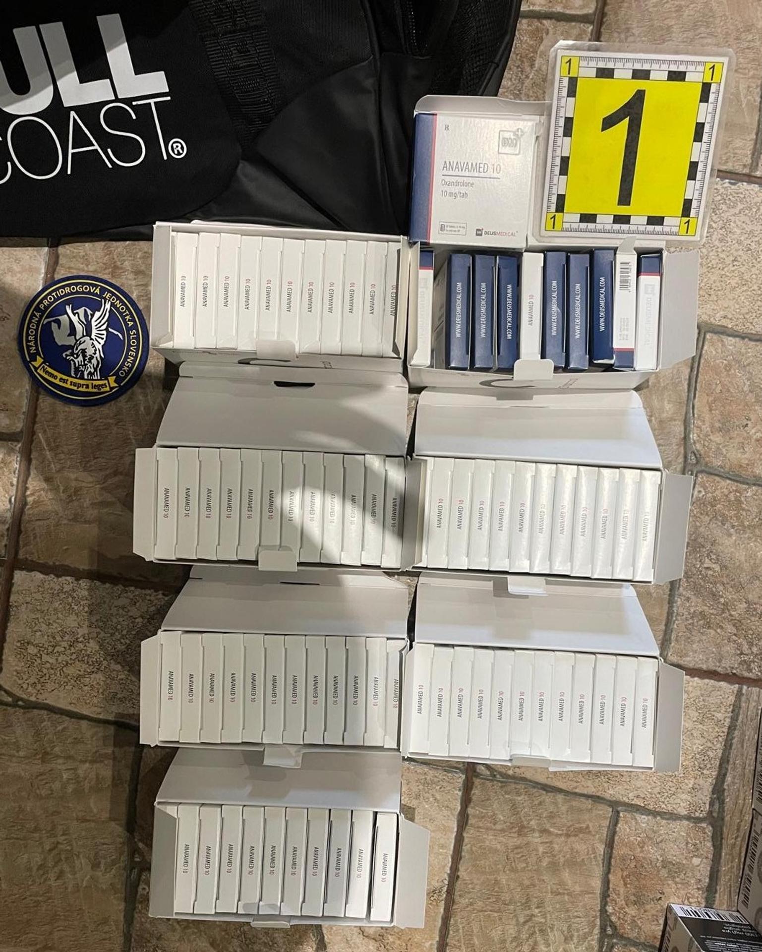 Zadržali dílerov nelegálnych liekov.