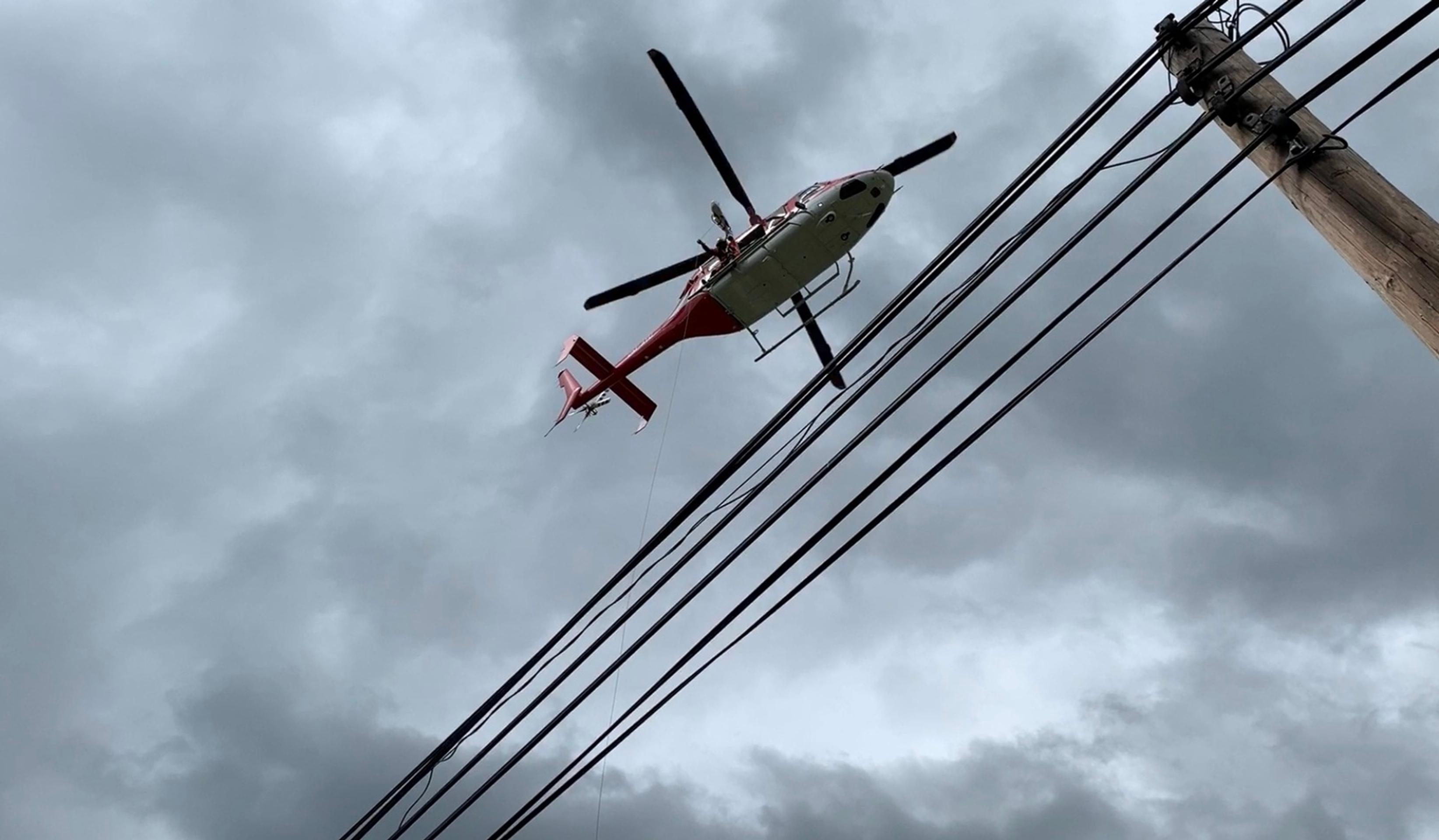 Záchranári na mieste nehody.